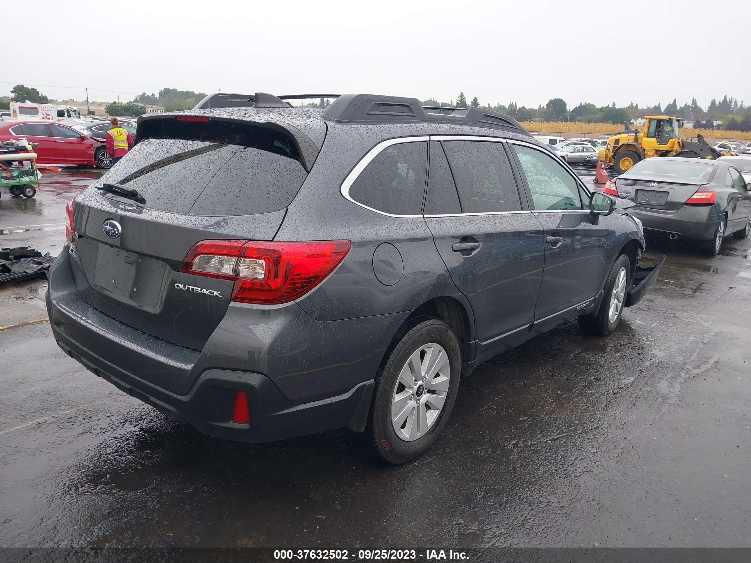 Photo 3 VIN: 4S4BSAHC4K3358643 - SUBARU OUTBACK 