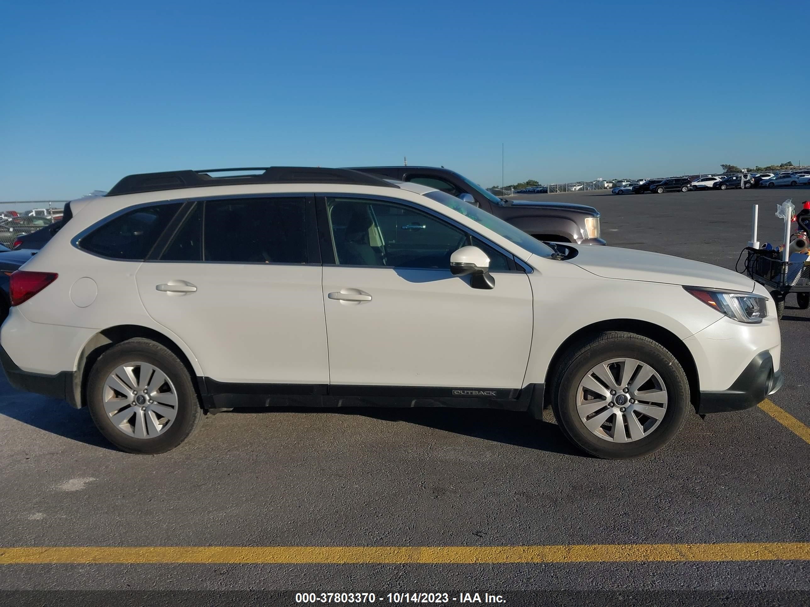 Photo 12 VIN: 4S4BSAHC6J3218558 - SUBARU OUTBACK 