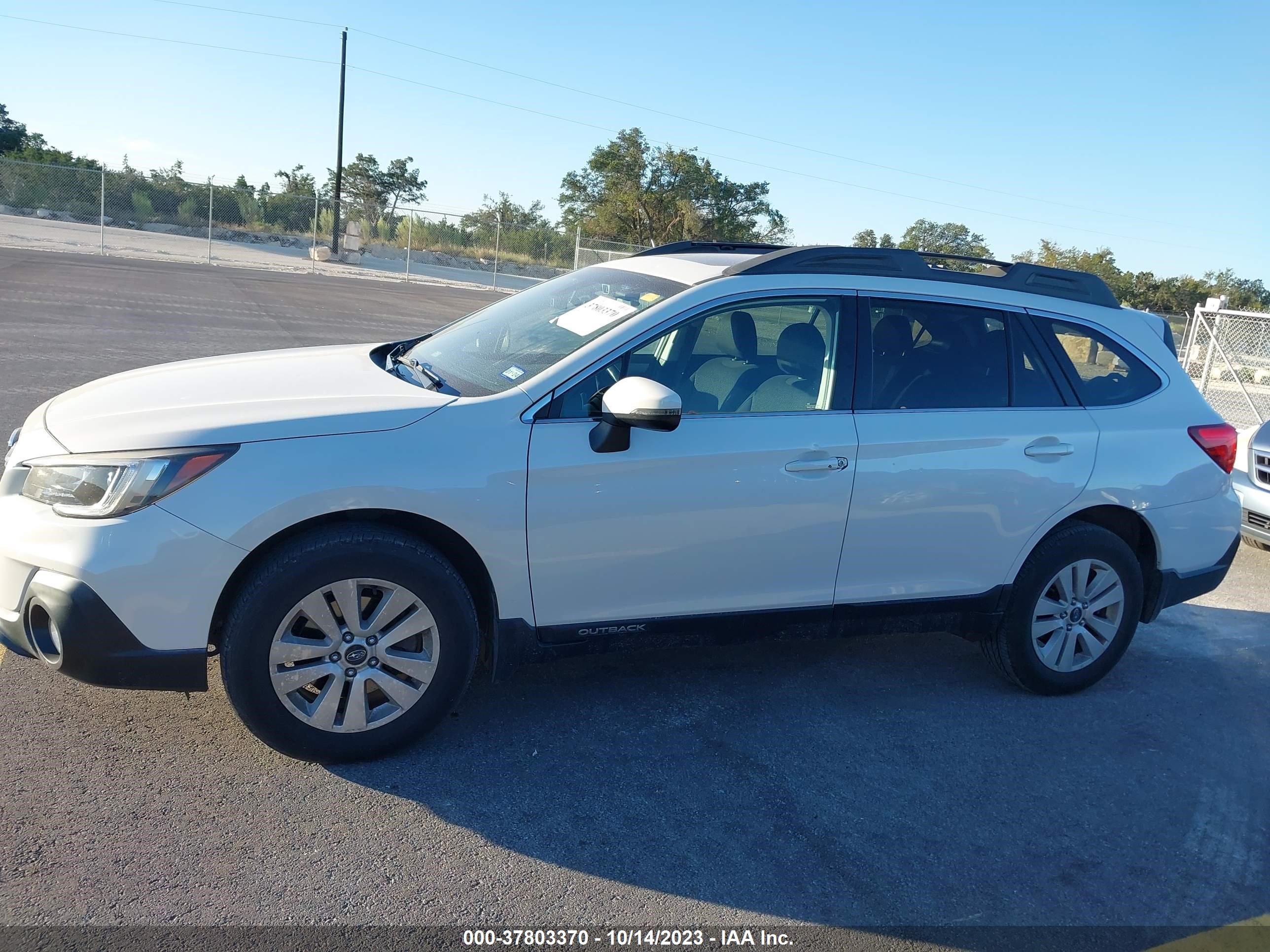 Photo 13 VIN: 4S4BSAHC6J3218558 - SUBARU OUTBACK 