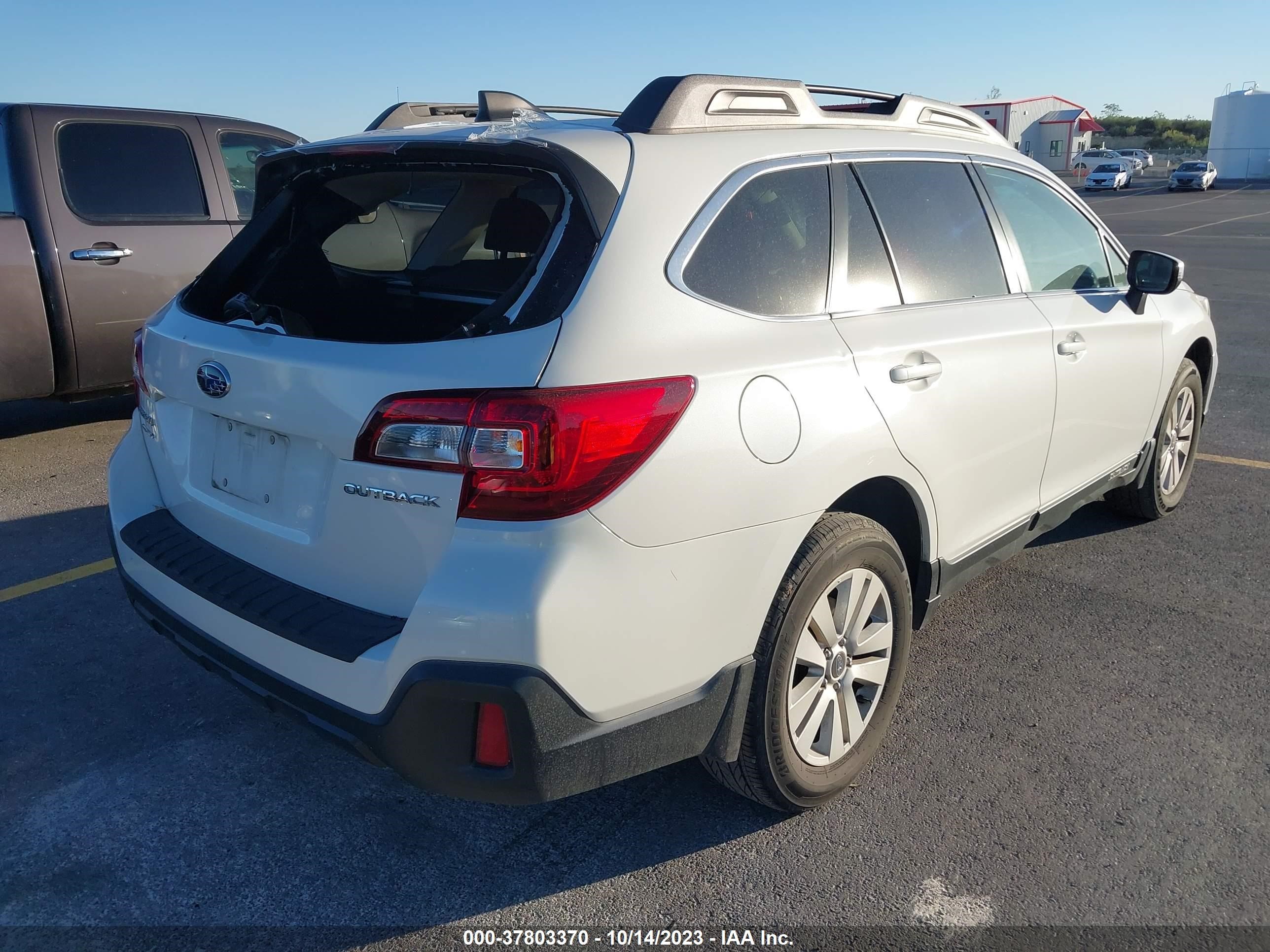 Photo 3 VIN: 4S4BSAHC6J3218558 - SUBARU OUTBACK 