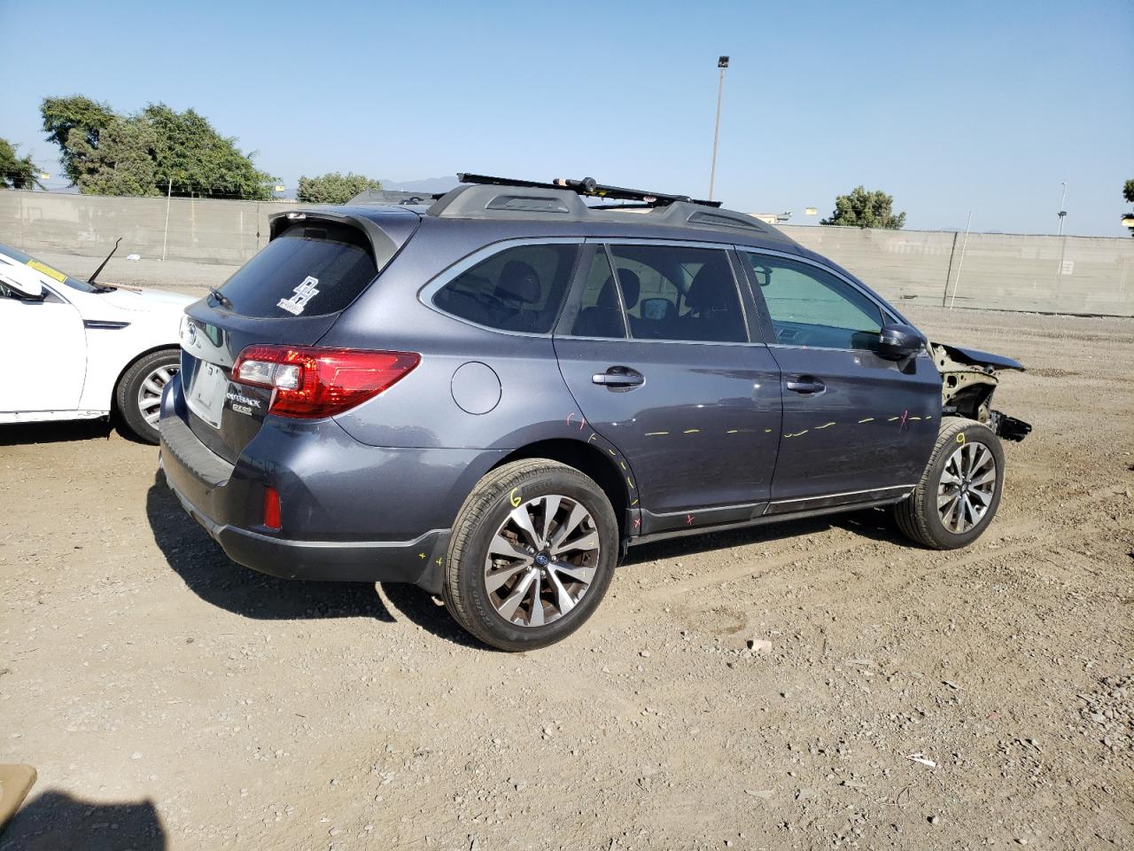 Photo 2 VIN: 4S4BSAJC9F3332748 - SUBARU OUTBACK 