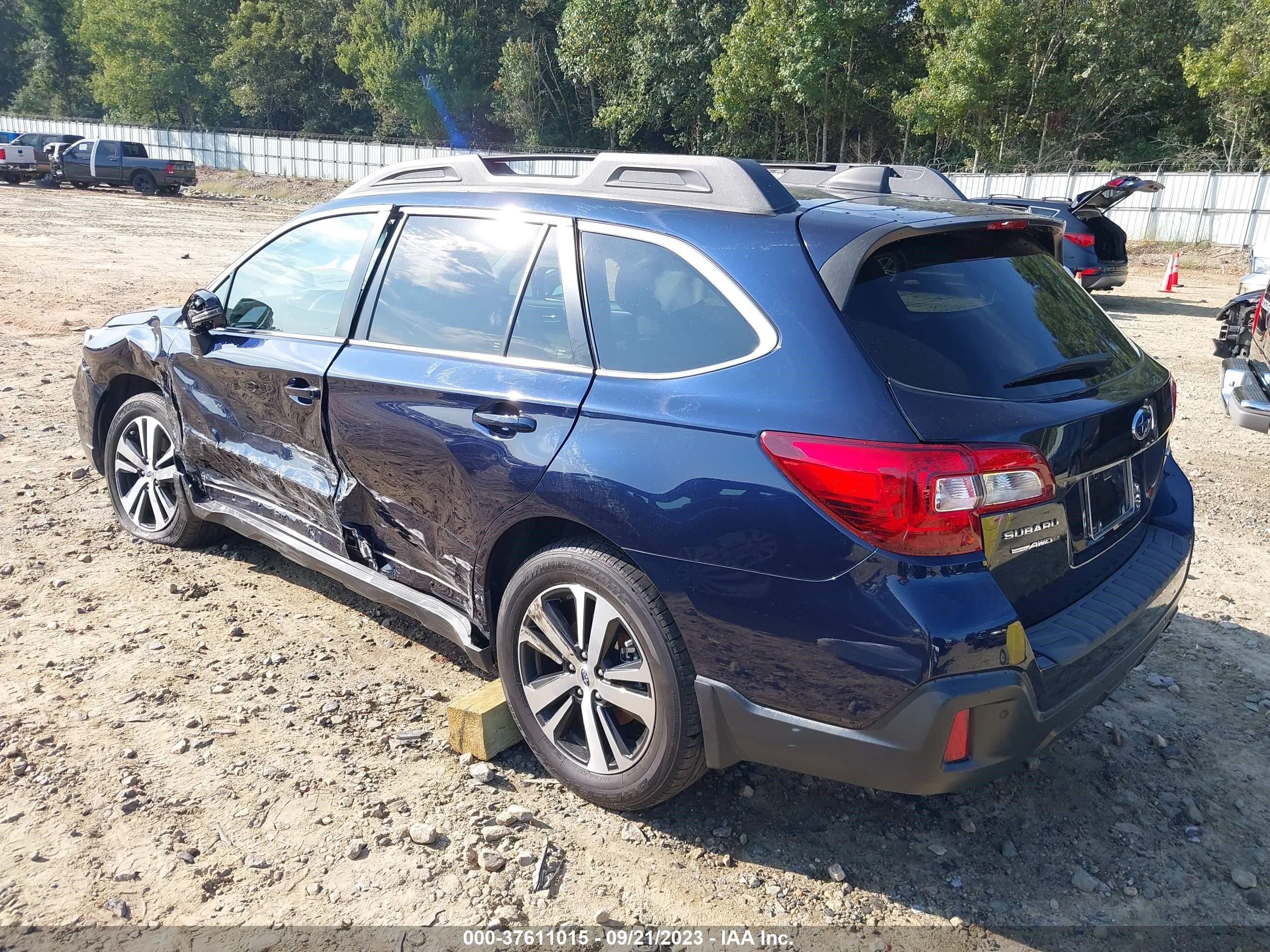 Photo 2 VIN: 4S4BSANC1J3206709 - SUBARU OUTBACK 