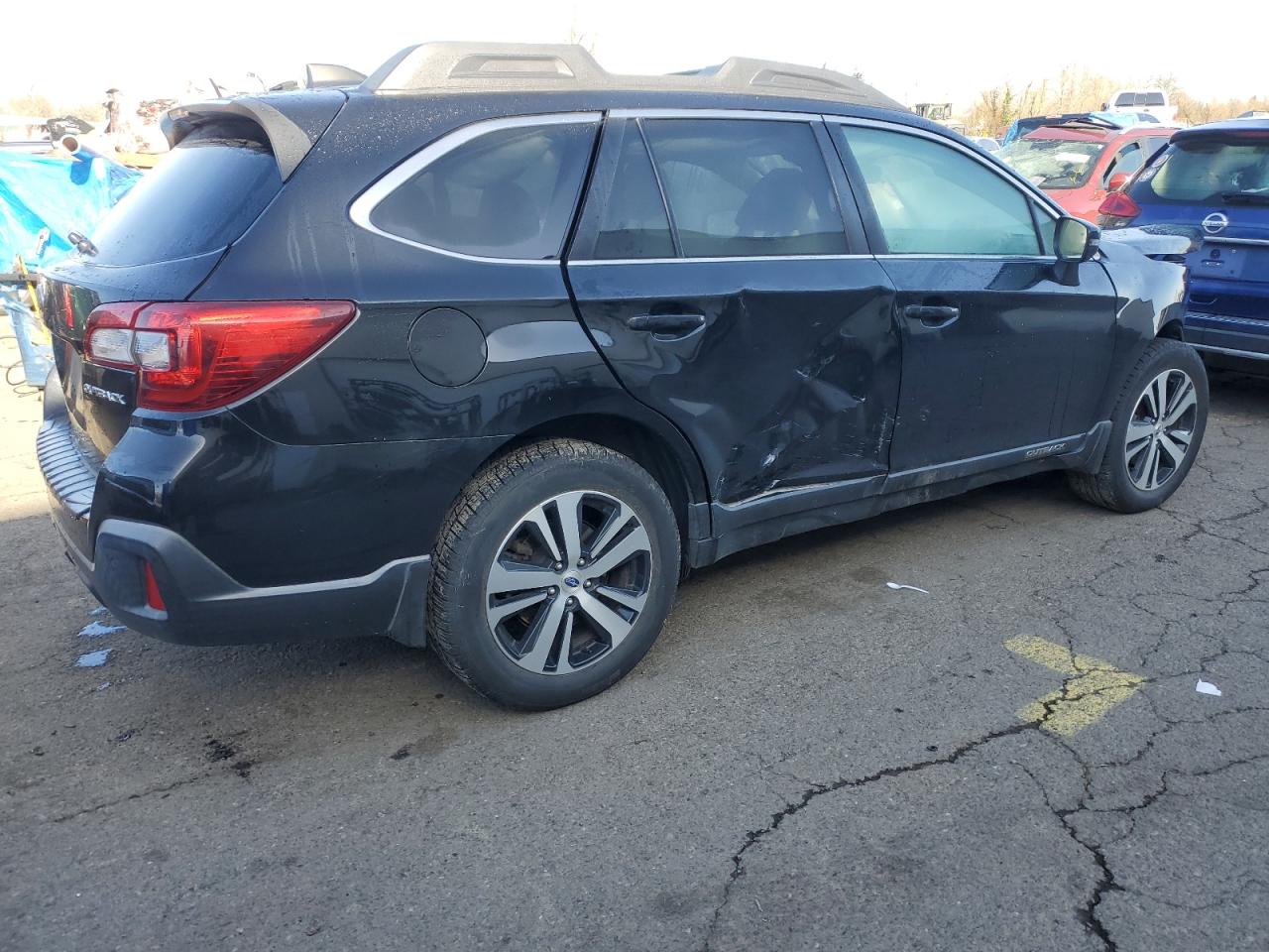 Photo 2 VIN: 4S4BSANC1J3340023 - SUBARU OUTBACK 