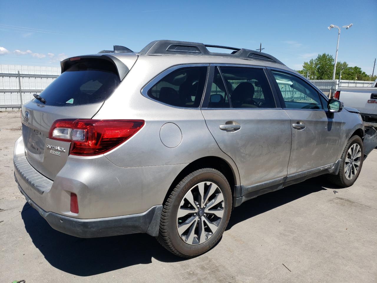 Photo 2 VIN: 4S4BSANC3H3233467 - SUBARU OUTBACK 