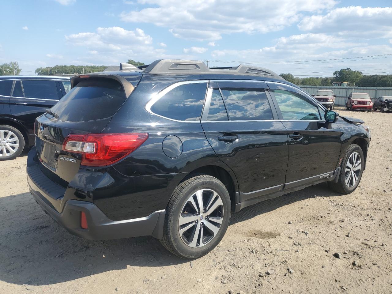 Photo 2 VIN: 4S4BSANC3J3290306 - SUBARU OUTBACK 