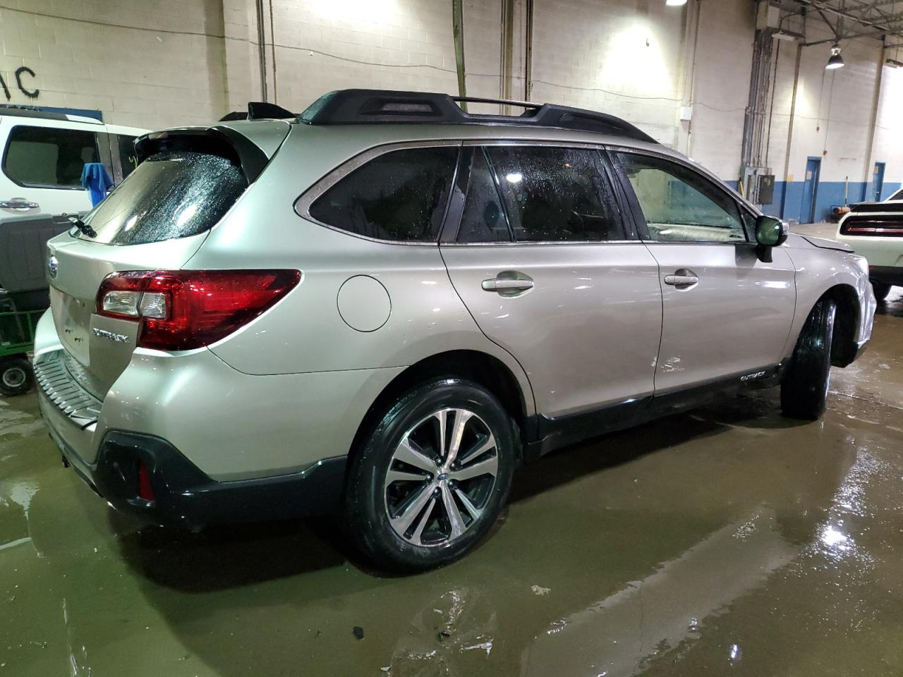 Photo 2 VIN: 4S4BSANC3K3376569 - SUBARU OUTBACK 