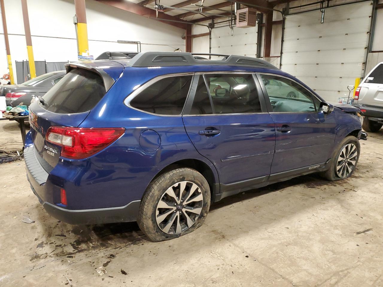 Photo 2 VIN: 4S4BSANC6H3253261 - SUBARU OUTBACK 