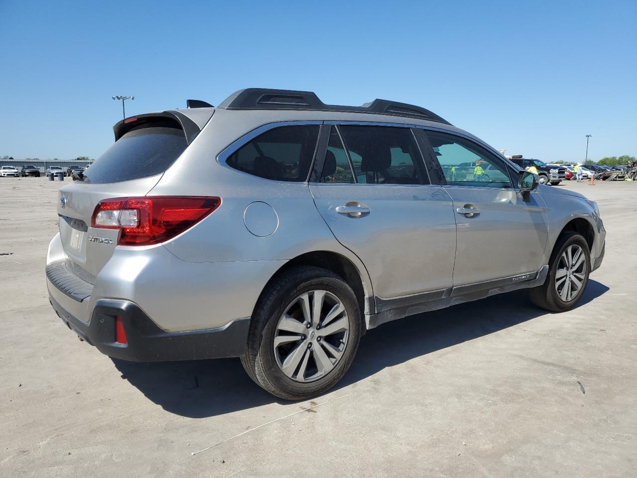 Photo 2 VIN: 4S4BSANC6K3292133 - SUBARU OUTBACK 