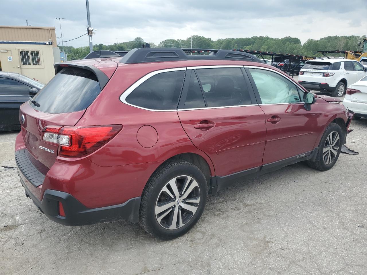 Photo 2 VIN: 4S4BSANC9J3255382 - SUBARU OUTBACK 