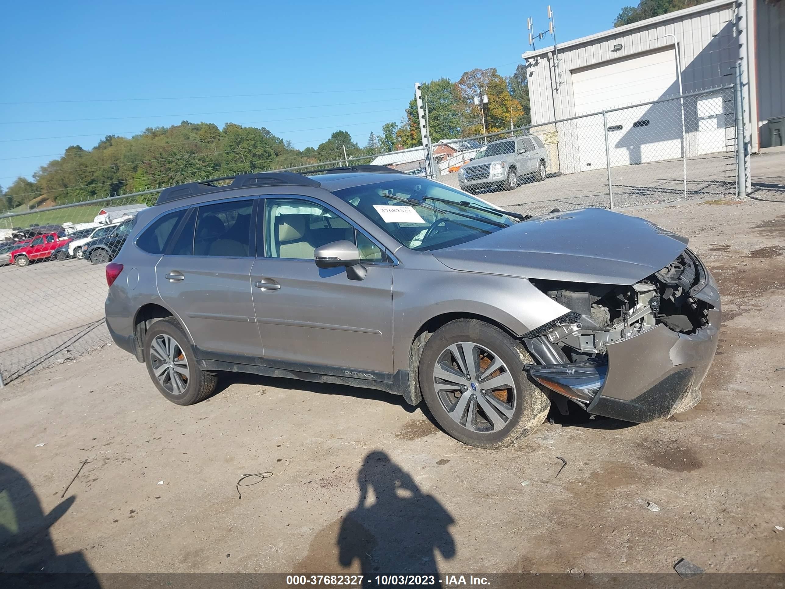 Photo 11 VIN: 4S4BSANC9J3314964 - SUBARU OUTBACK 