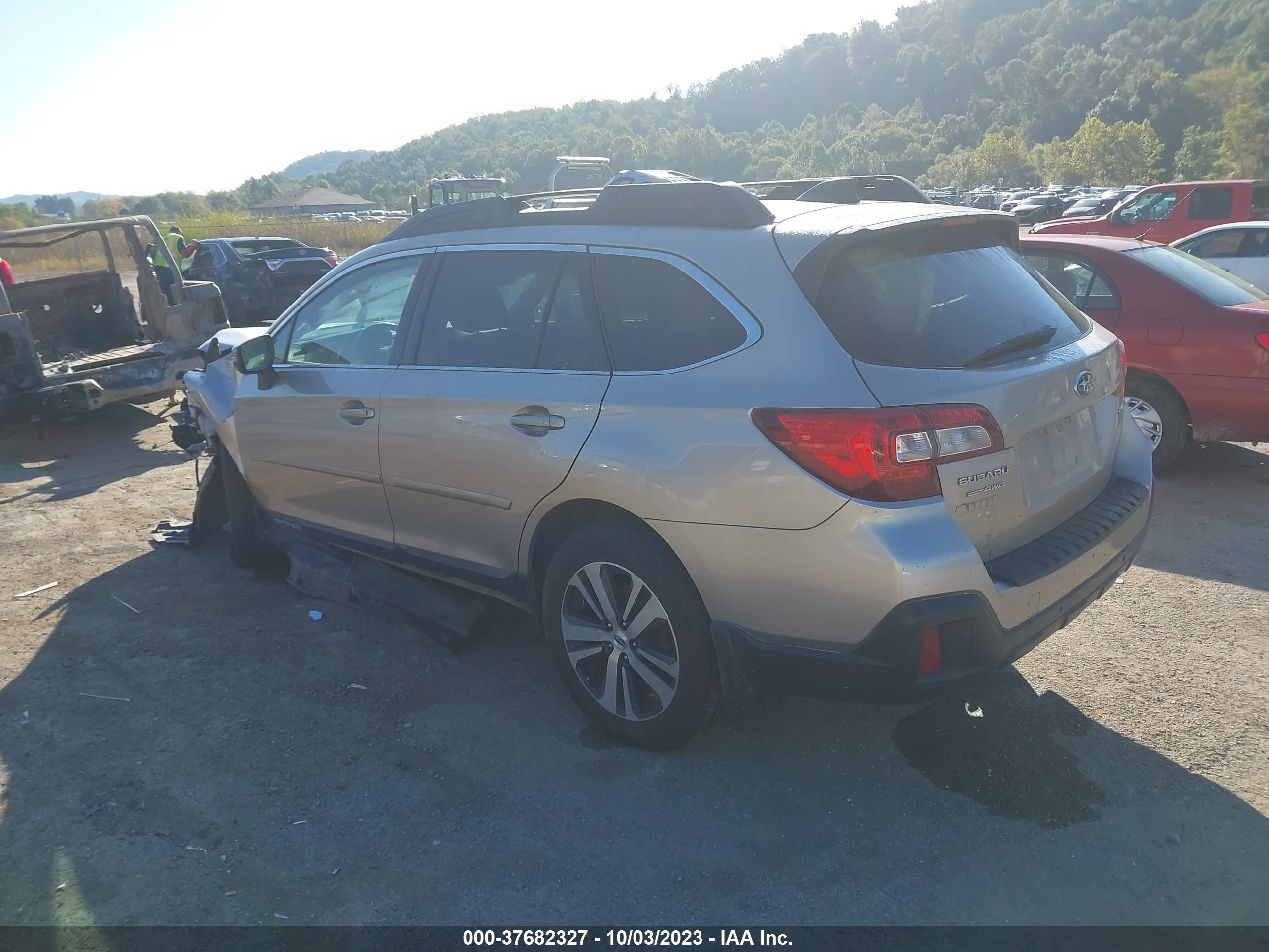 Photo 2 VIN: 4S4BSANC9J3314964 - SUBARU OUTBACK 