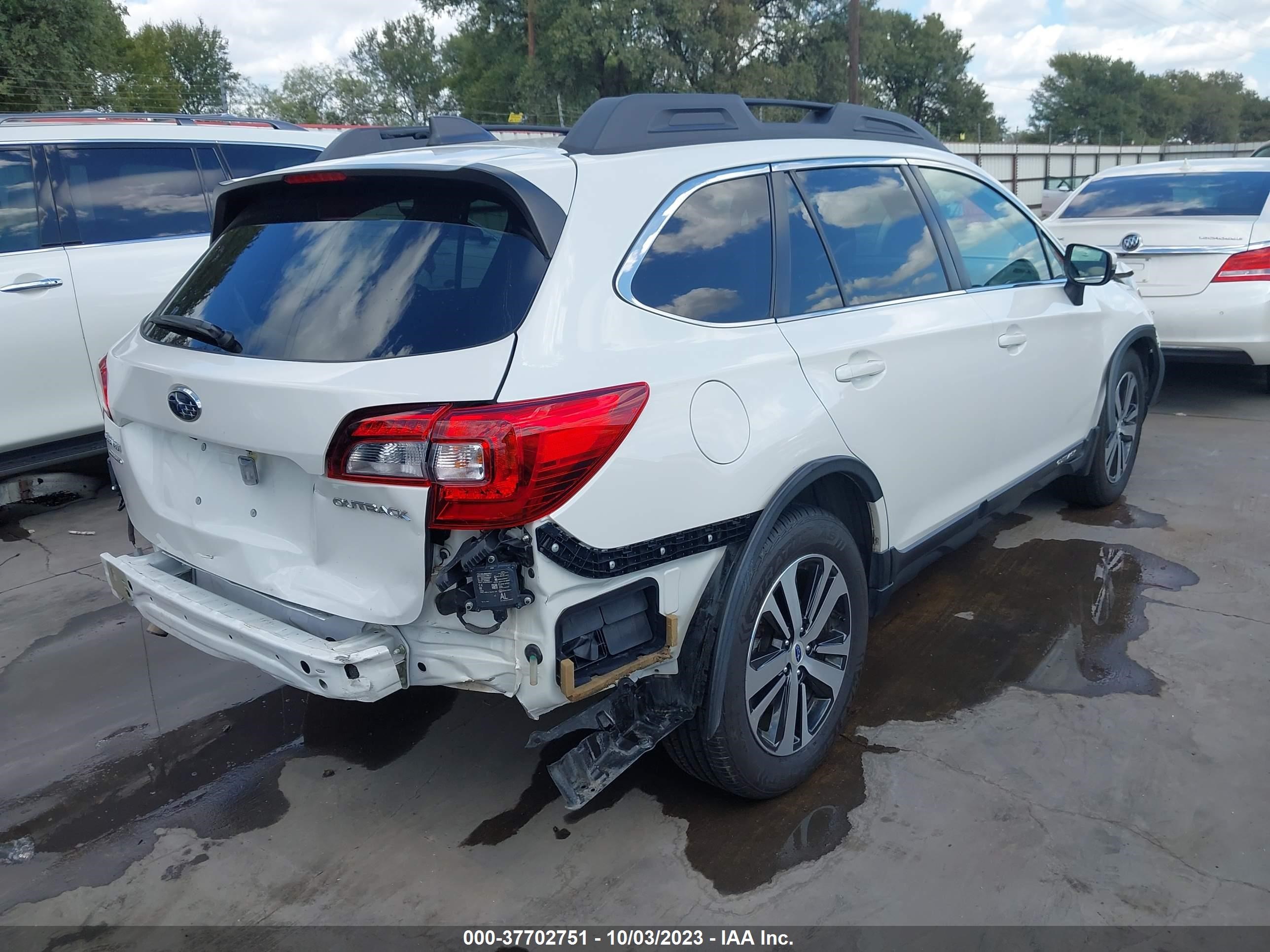 Photo 3 VIN: 4S4BSANC9J3367700 - SUBARU OUTBACK 