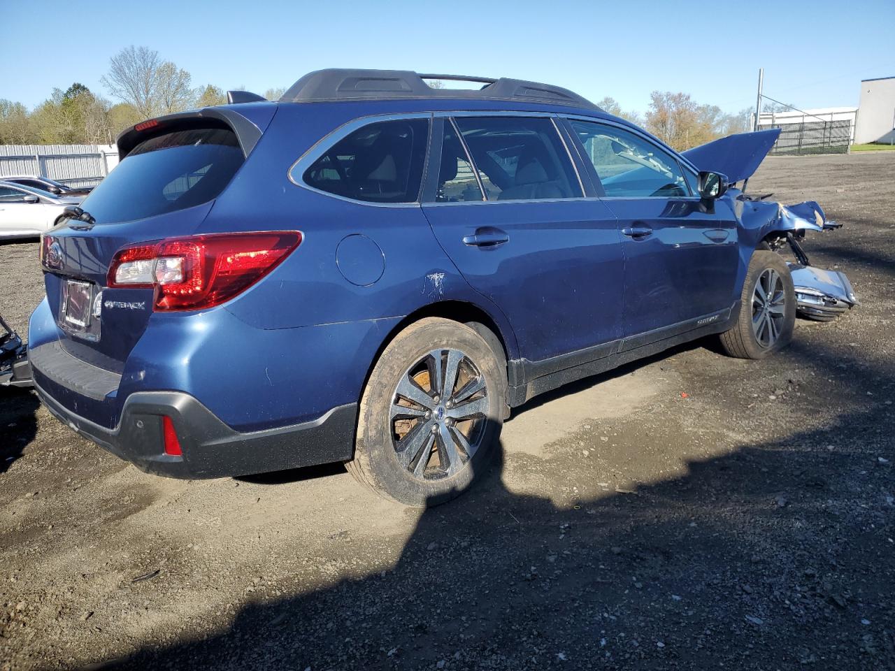 Photo 2 VIN: 4S4BSANC9K3281756 - SUBARU OUTBACK 