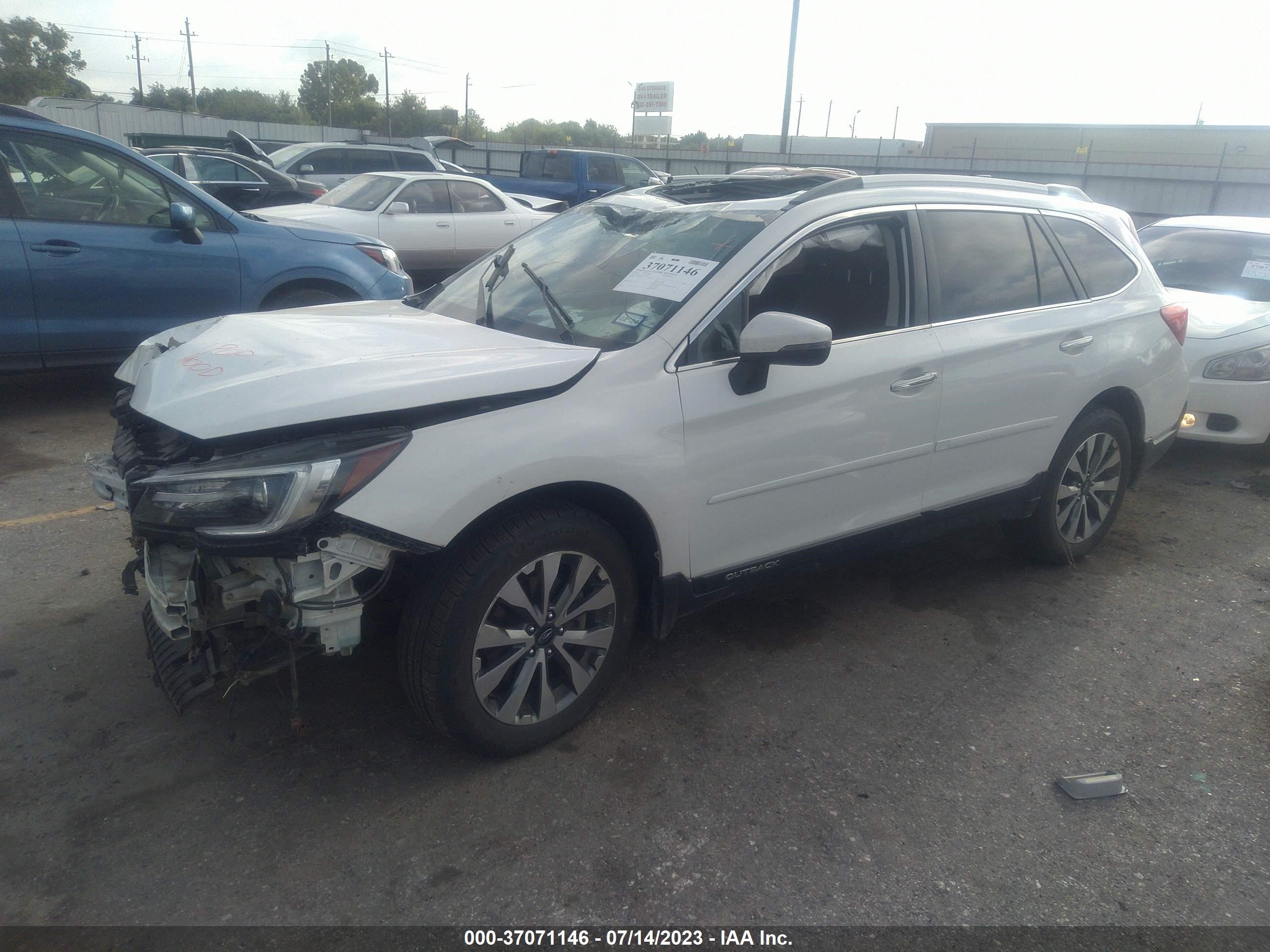 Photo 1 VIN: 4S4BSATC1J3293109 - SUBARU OUTBACK 