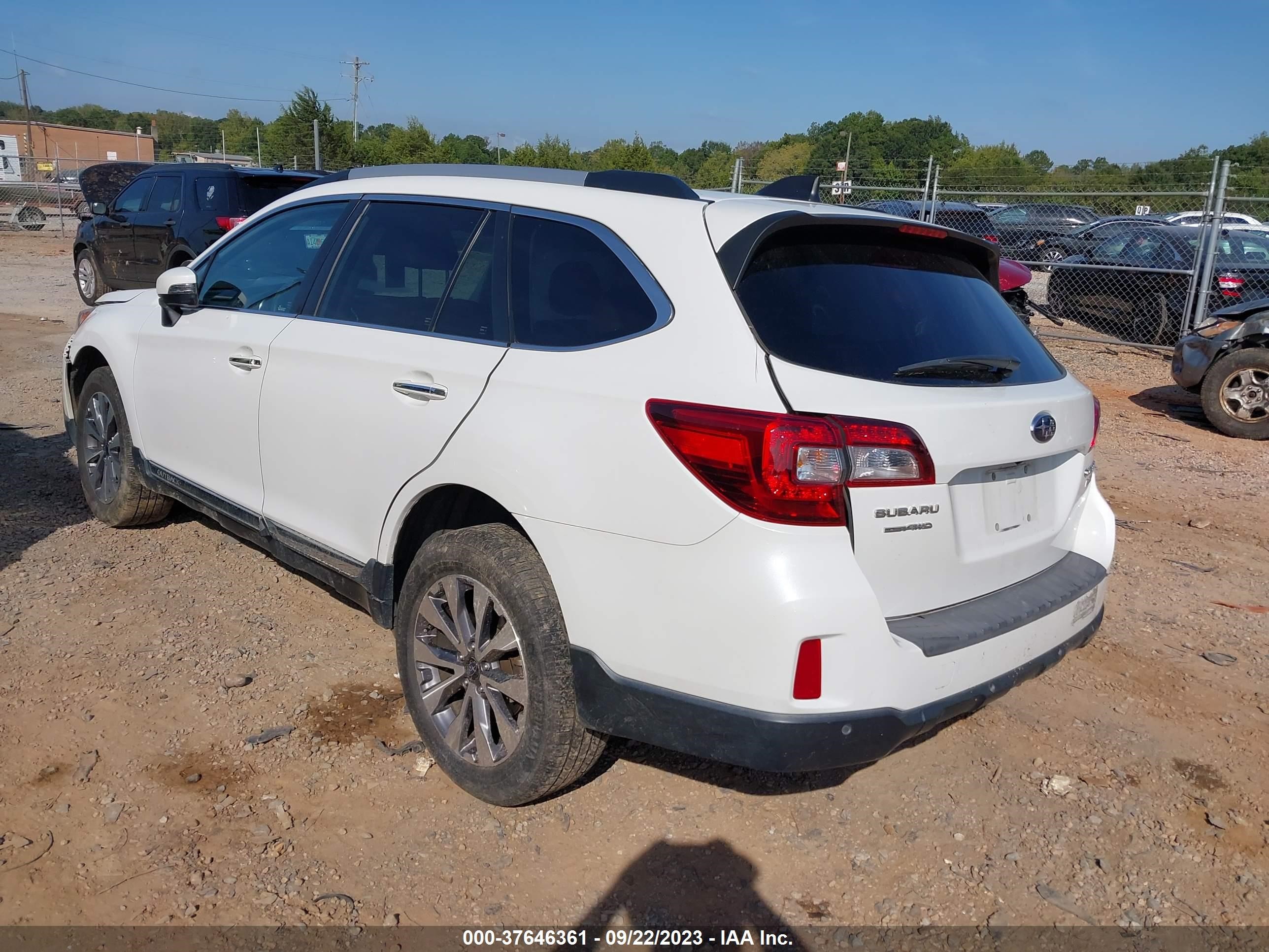 Photo 2 VIN: 4S4BSATC4H3238891 - SUBARU OUTBACK 