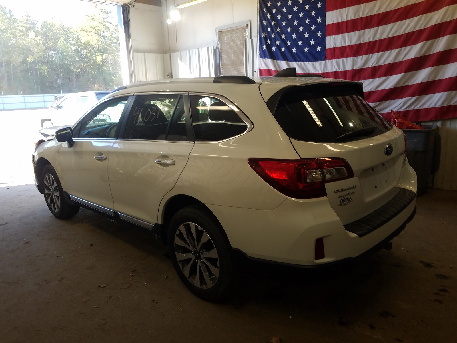 Photo 2 VIN: 4S4BSATC6H3415330 - SUBARU OUTBACK TO 