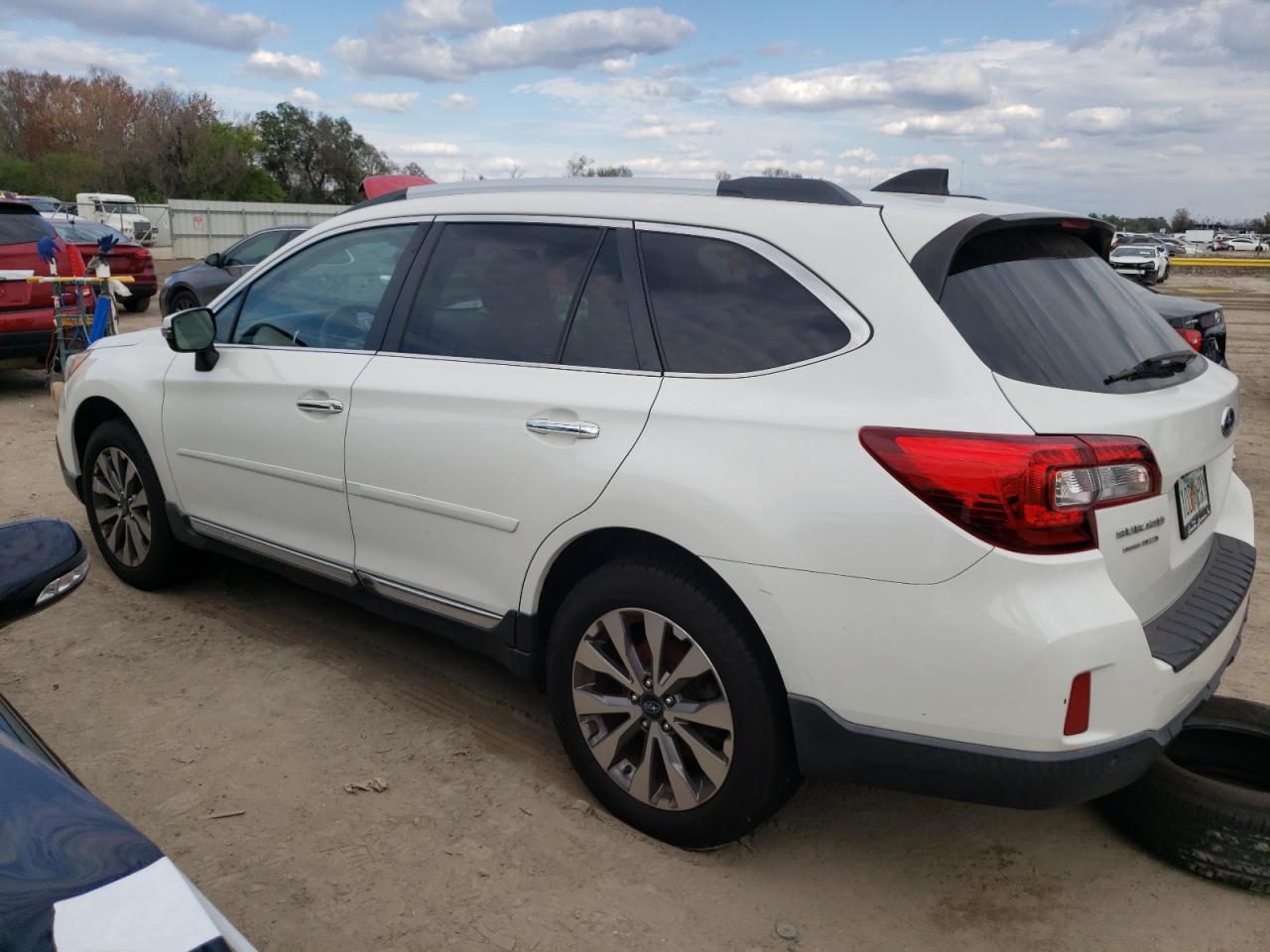 Photo 1 VIN: 4S4BSATC6H3426229 - SUBARU OUTBACK 