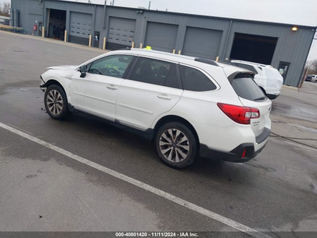 Photo 2 VIN: 4S4BSATCXJ3266071 - SUBARU OUTBACK 