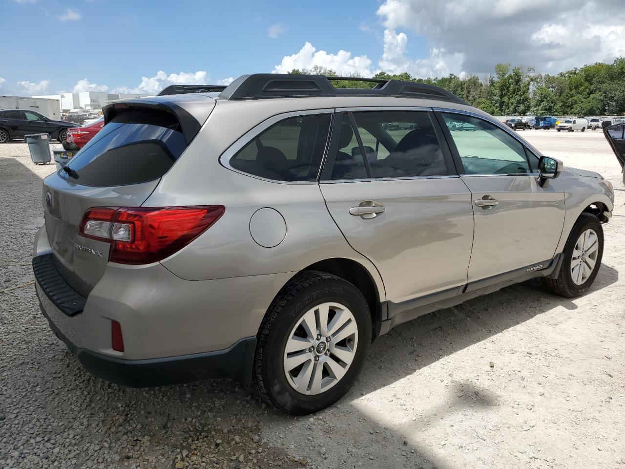 Photo 2 VIN: 4S4BSBCC5F3312581 - SUBARU OUTBACK 