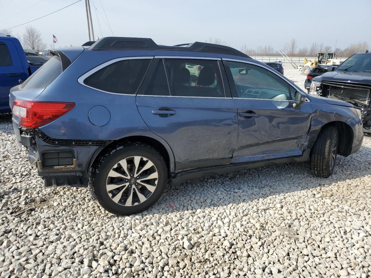 Photo 2 VIN: 4S4BSBNC1F3310503 - SUBARU OUTBACK 