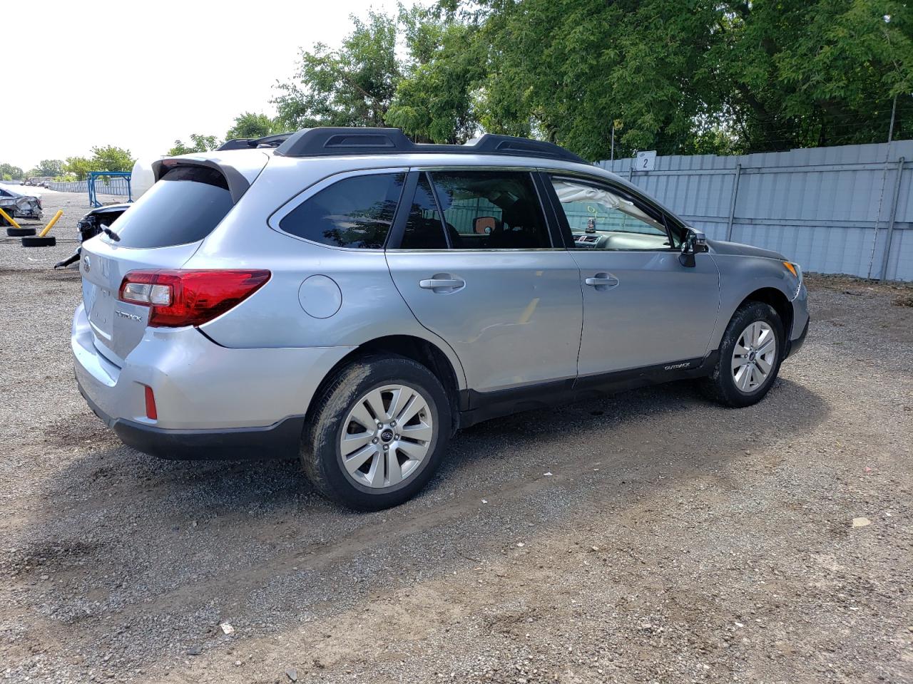 Photo 2 VIN: 4S4BSCGC8F3229680 - SUBARU OUTBACK 