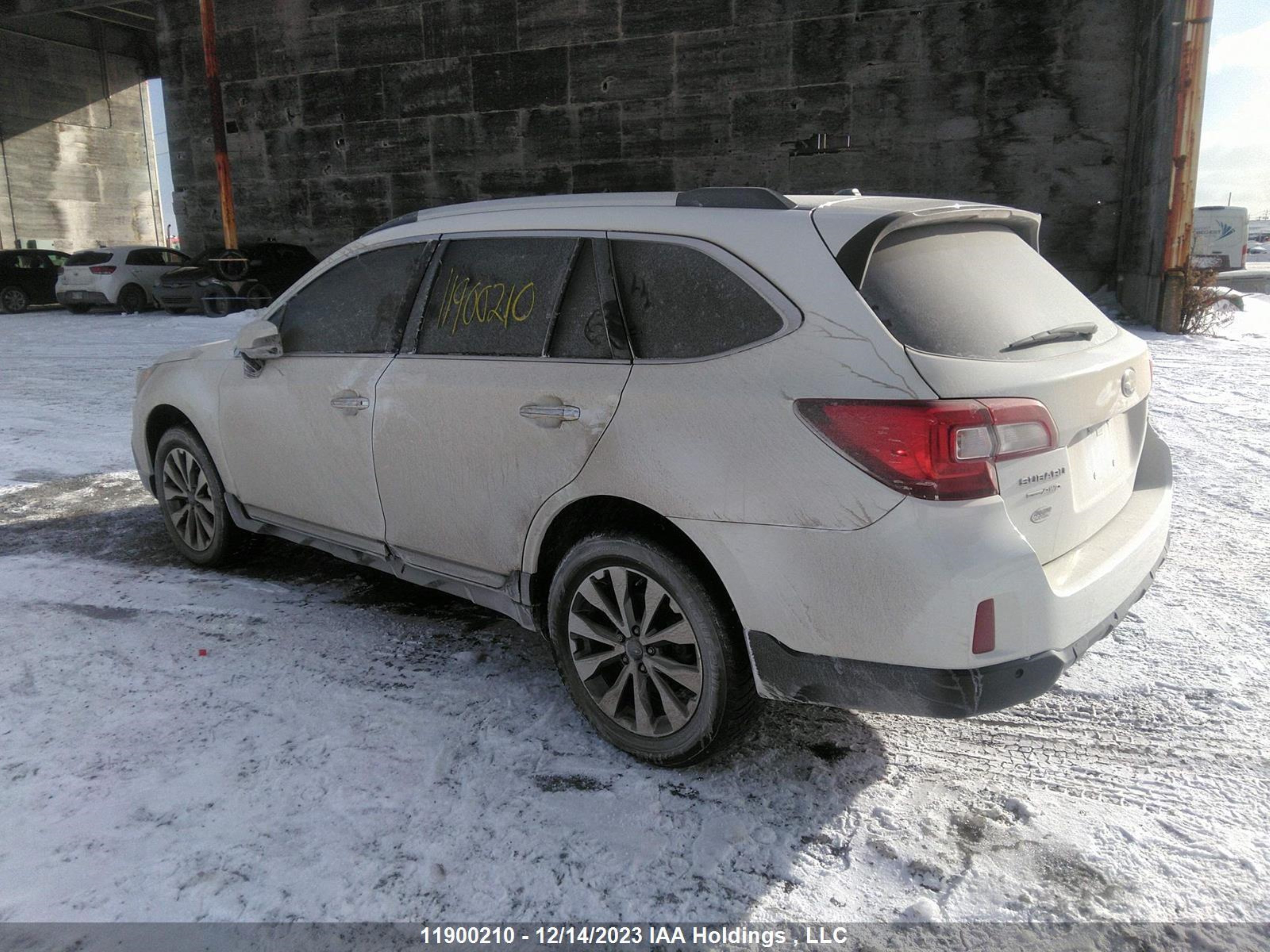 Photo 2 VIN: 4S4BSCTC1H3330407 - SUBARU OUTBACK 