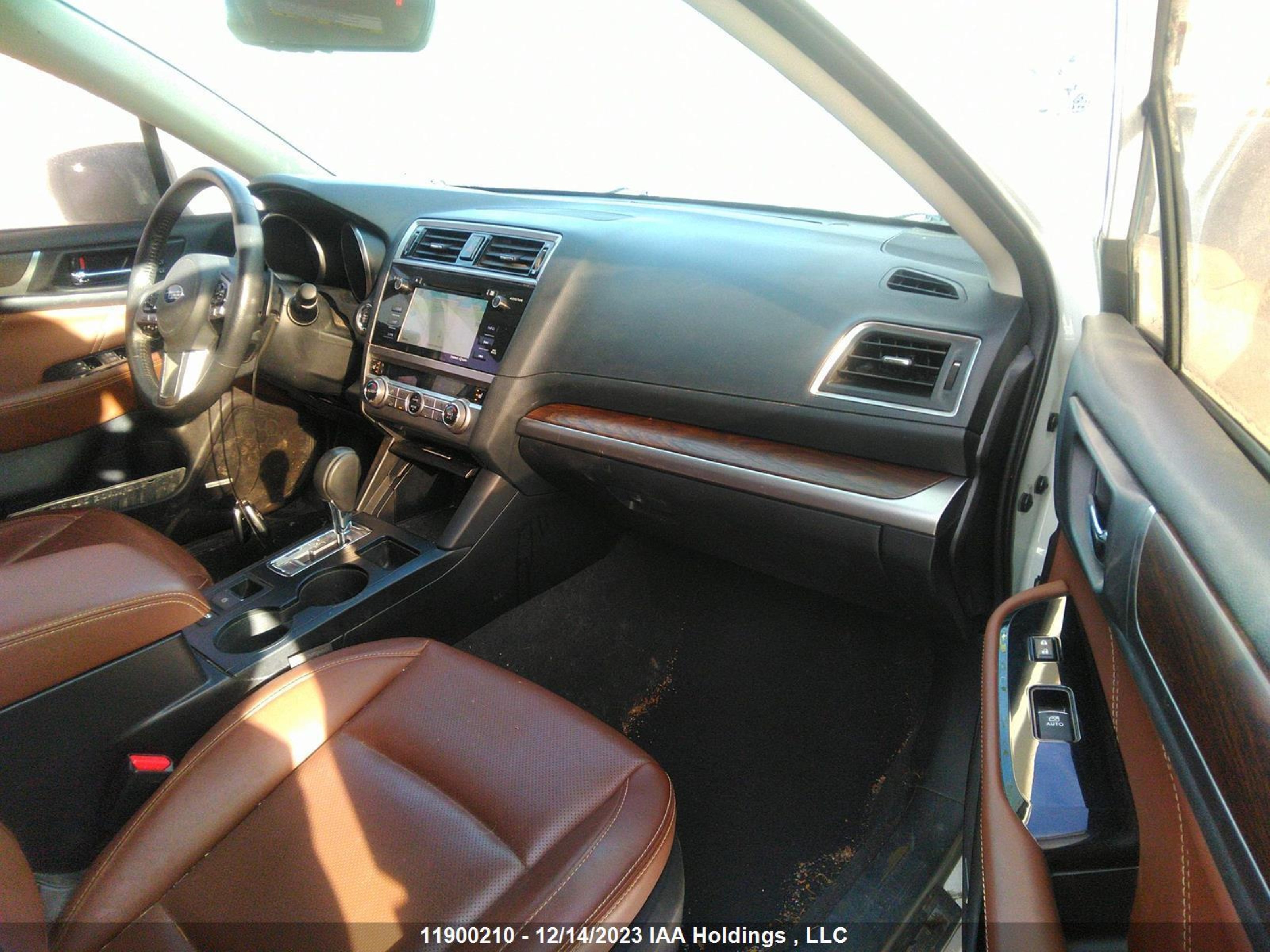 Photo 4 VIN: 4S4BSCTC1H3330407 - SUBARU OUTBACK 