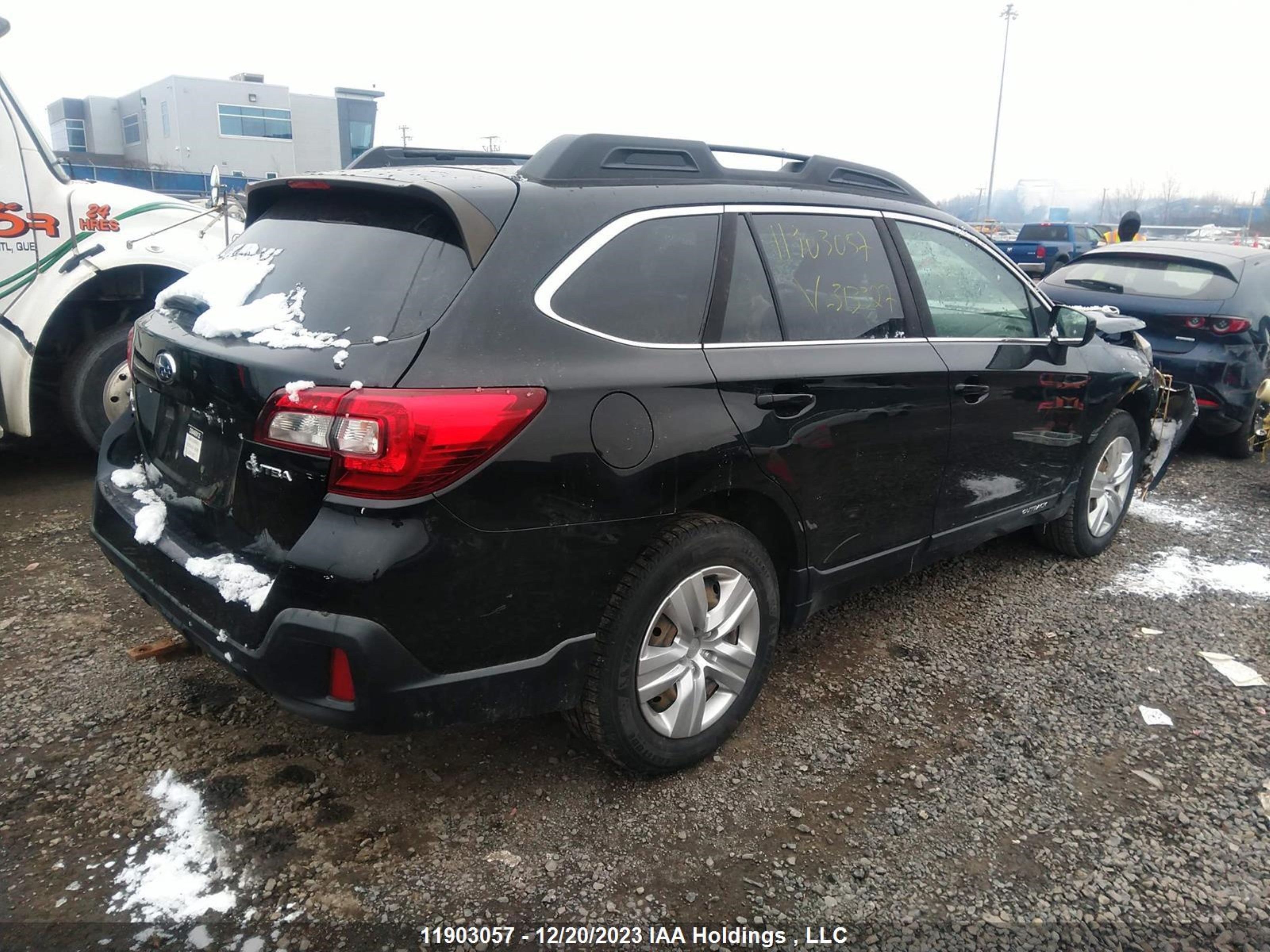 Photo 3 VIN: 4S4BSDAC8J3313327 - SUBARU OUTBACK 