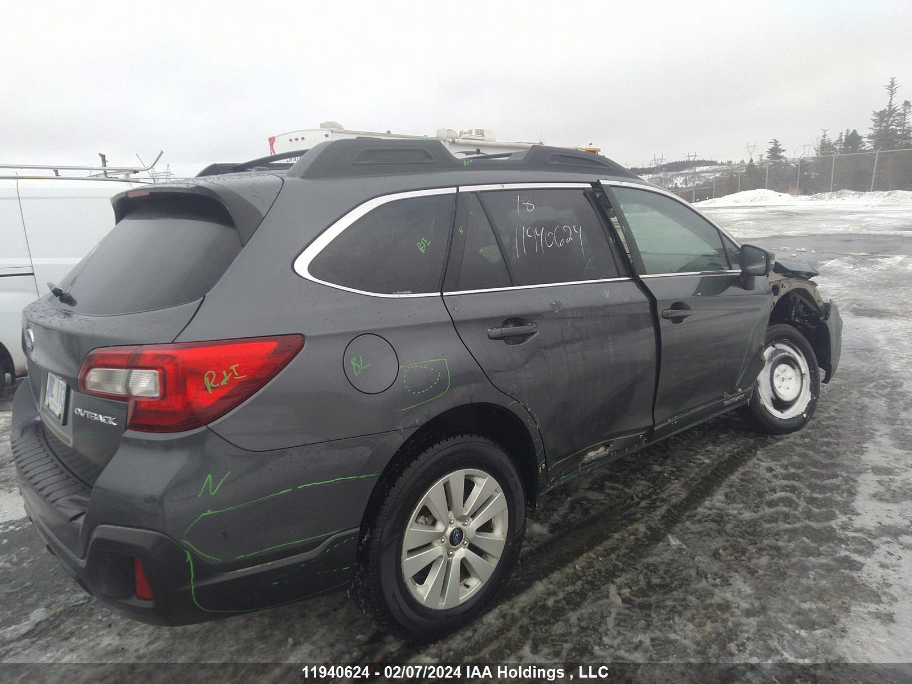 Photo 3 VIN: 4S4BSDGC0J3219093 - SUBARU OUTBACK 