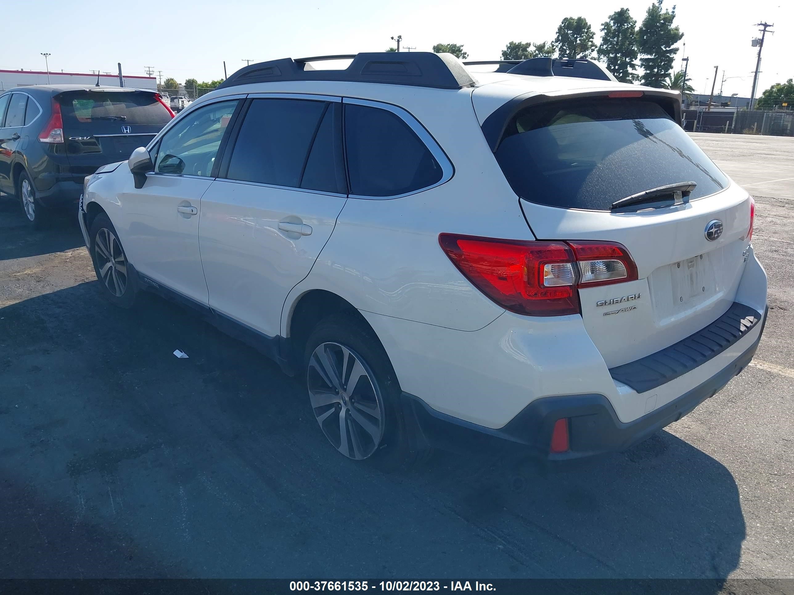 Photo 2 VIN: 4S4BSENC1J3381310 - SUBARU OUTBACK 