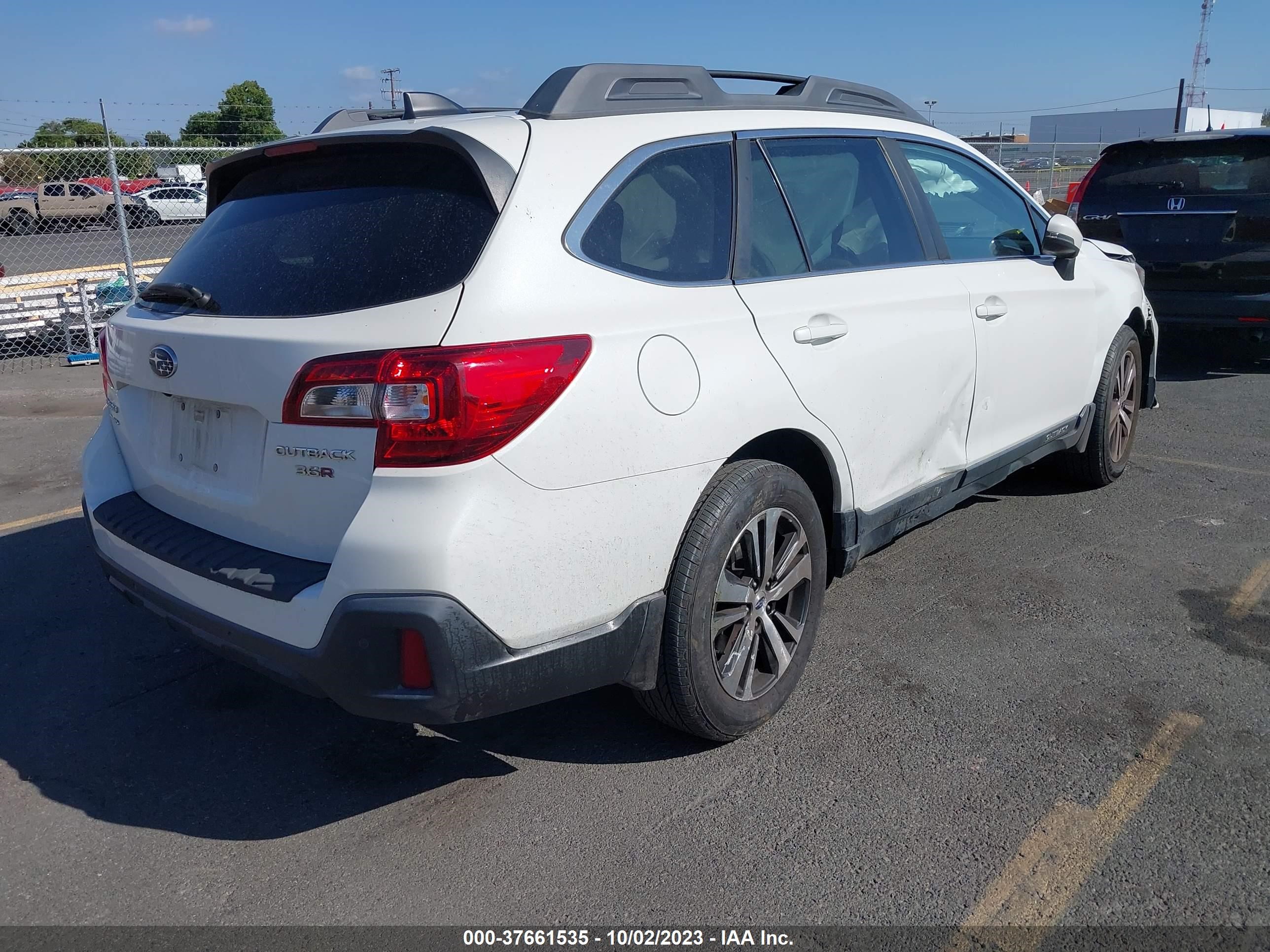 Photo 3 VIN: 4S4BSENC1J3381310 - SUBARU OUTBACK 