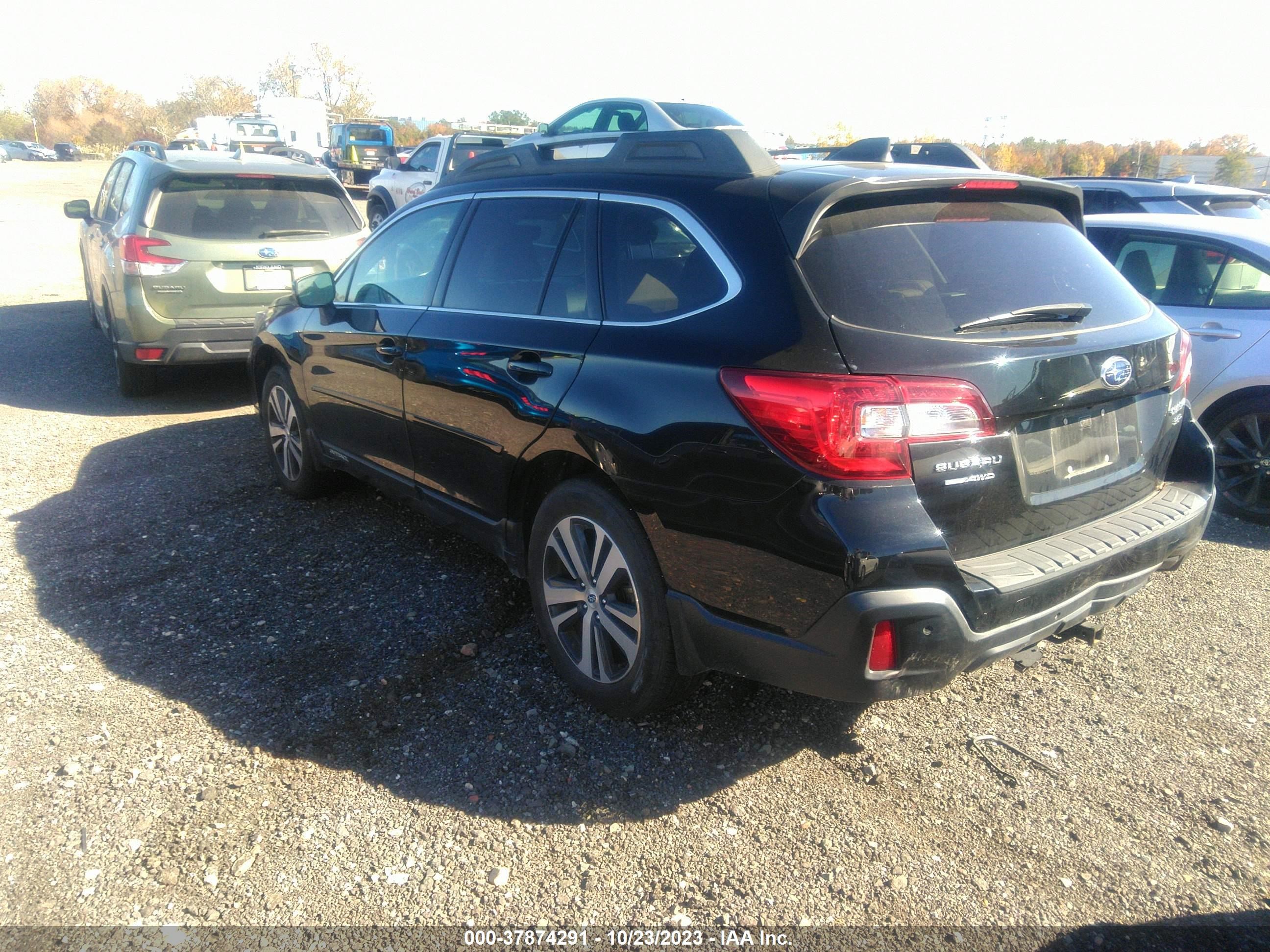 Photo 2 VIN: 4S4BSENC3J3300419 - SUBARU OUTBACK 