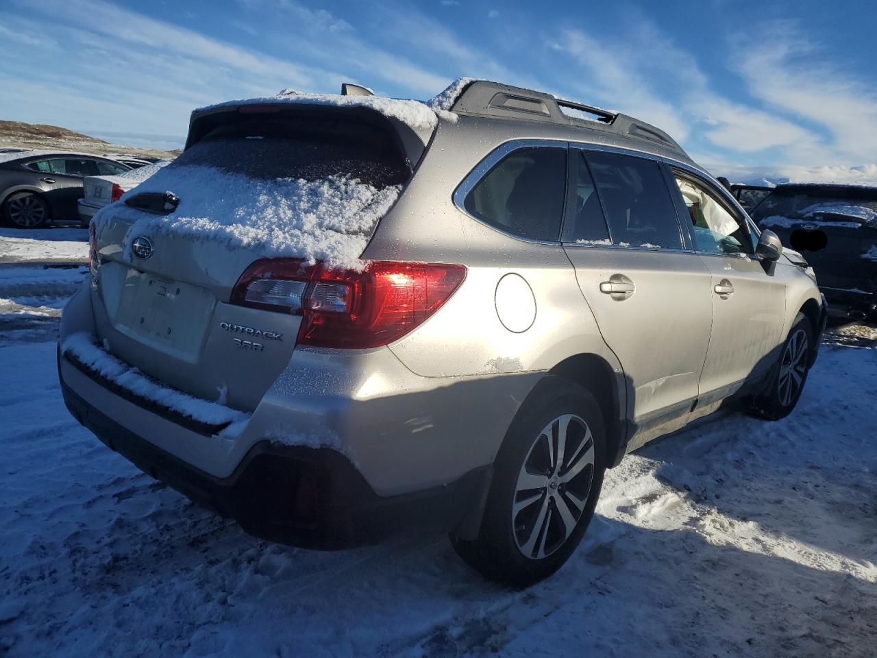 Photo 2 VIN: 4S4BSENC8J3282774 - SUBARU OUTBACK 