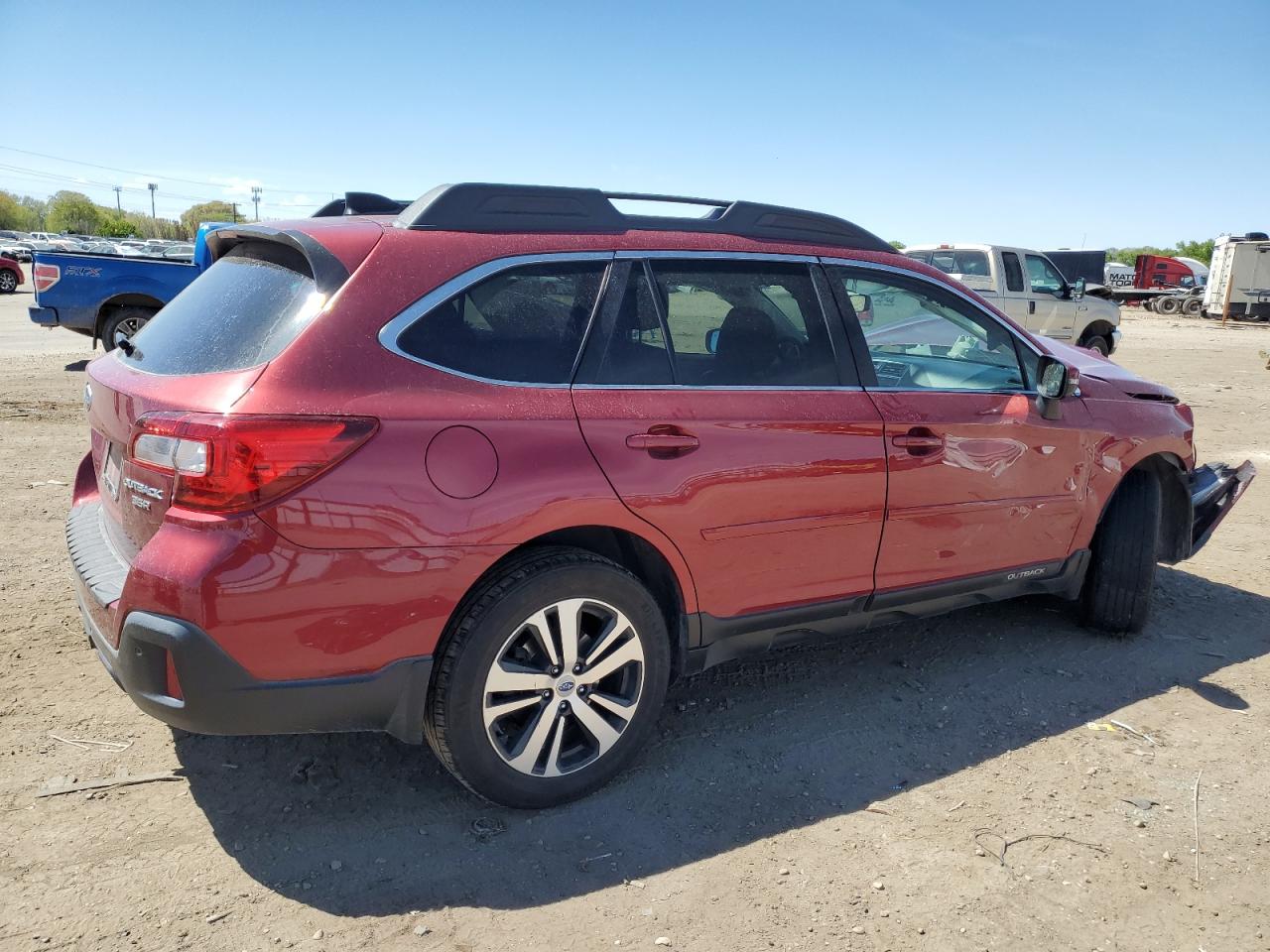 Photo 2 VIN: 4S4BSENC9J3233731 - SUBARU OUTBACK 