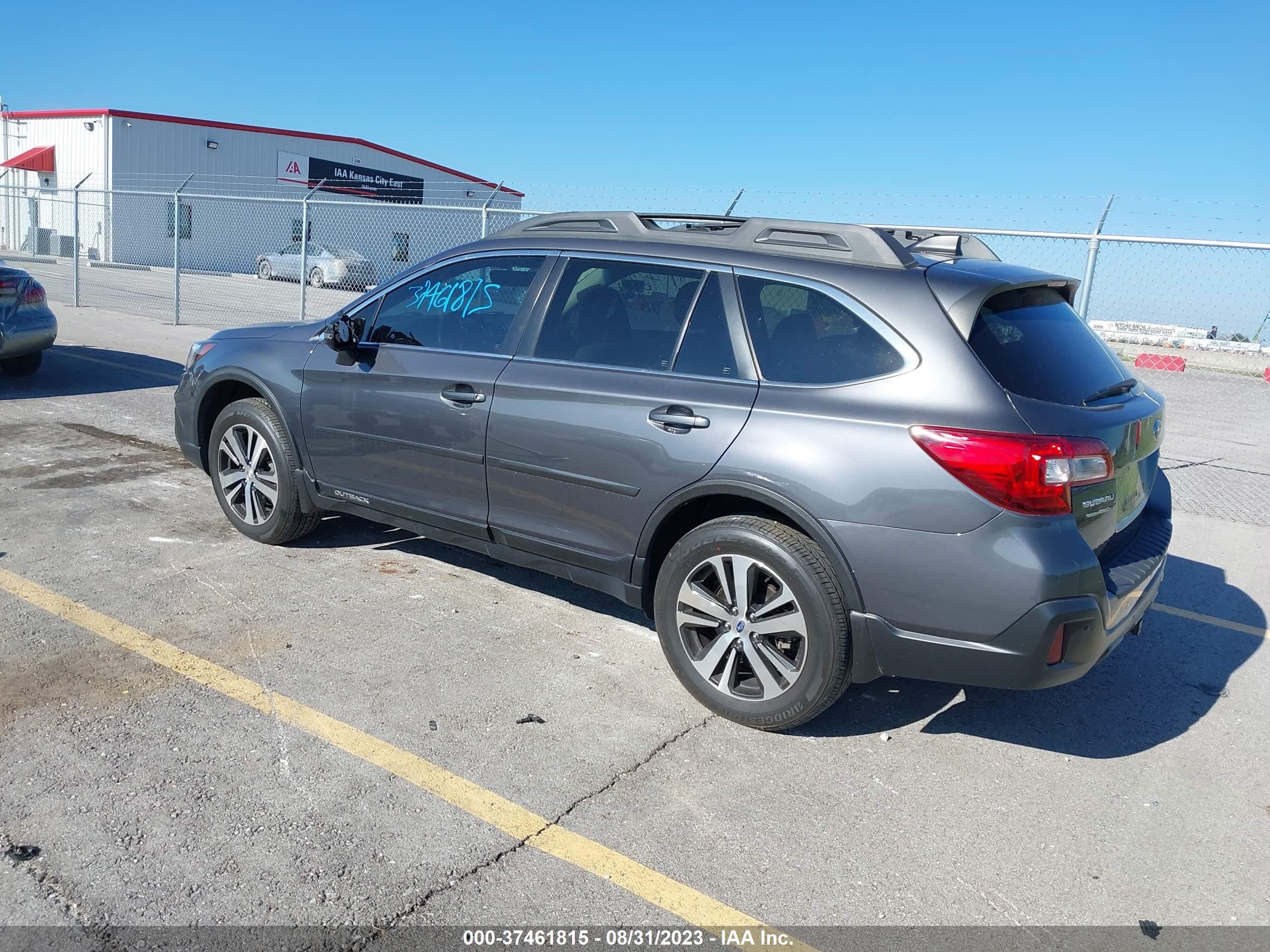 Photo 2 VIN: 4S4BSENCXJ3311871 - SUBARU OUTBACK 