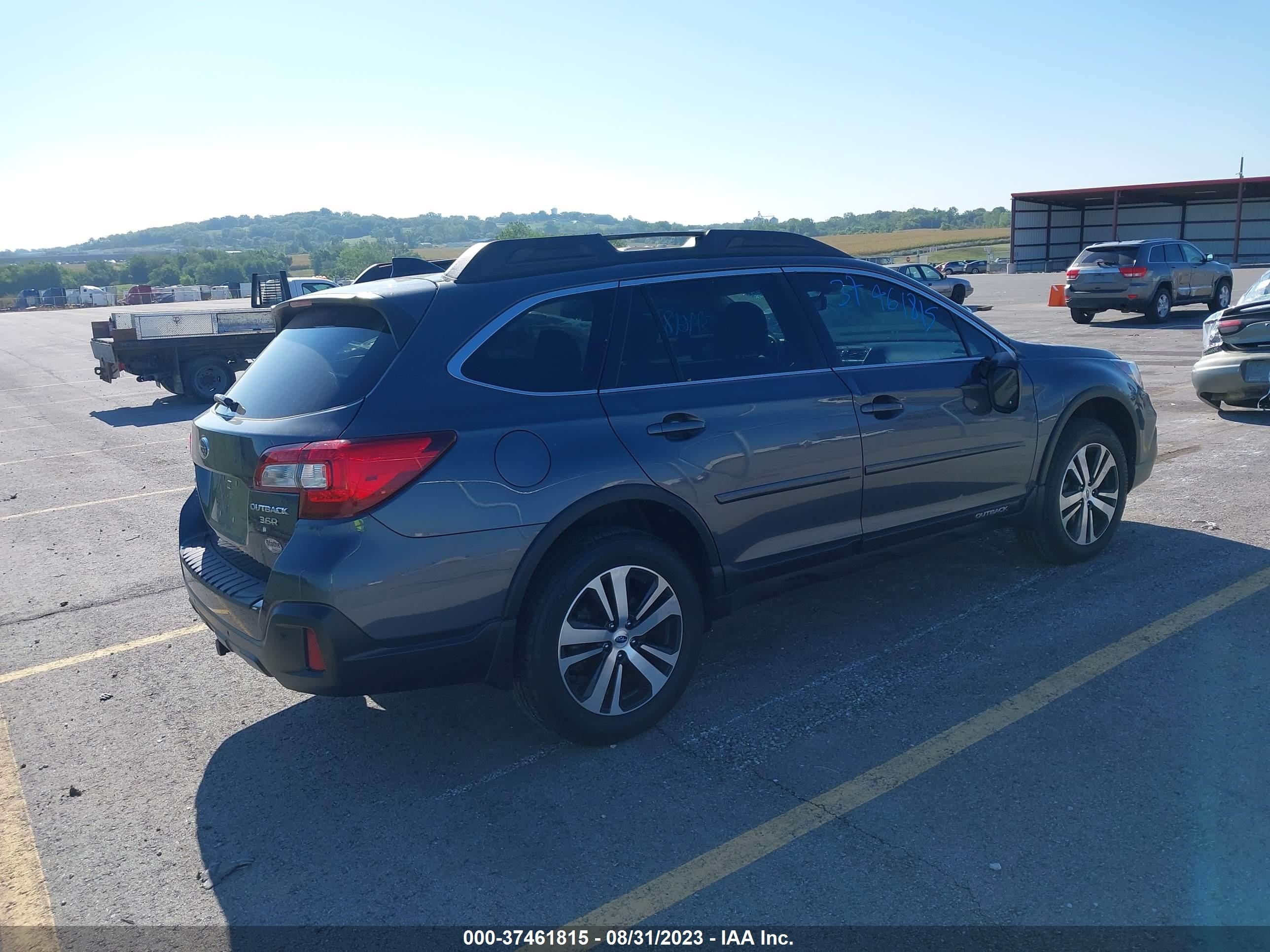 Photo 3 VIN: 4S4BSENCXJ3311871 - SUBARU OUTBACK 