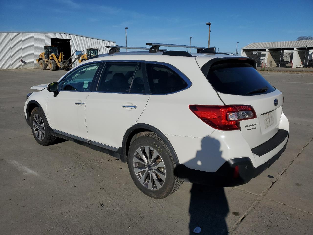 Photo 1 VIN: 4S4BSETC6J3243328 - SUBARU OUTBACK 