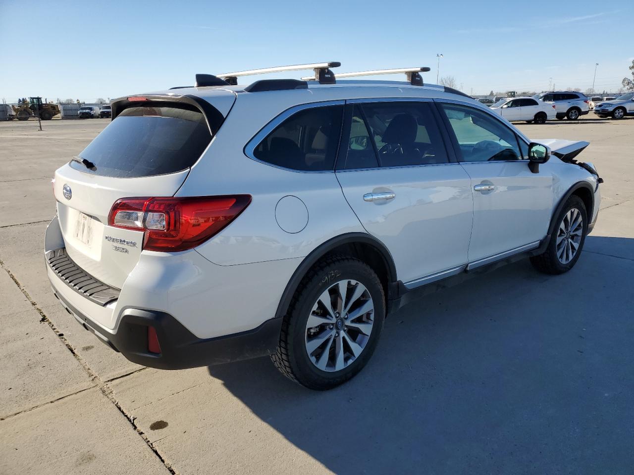 Photo 2 VIN: 4S4BSETC6J3243328 - SUBARU OUTBACK 