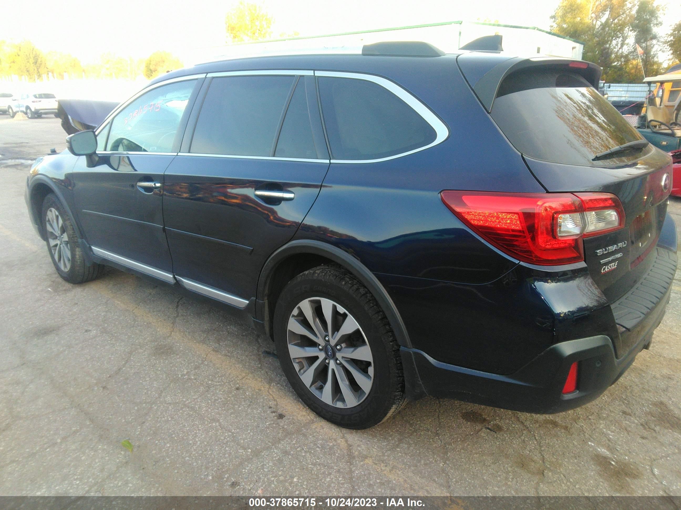 Photo 2 VIN: 4S4BSETC7J3344233 - SUBARU OUTBACK 