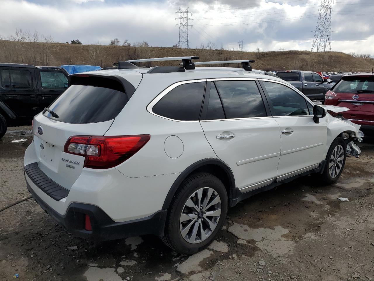 Photo 2 VIN: 4S4BSETC8J3228426 - SUBARU OUTBACK 