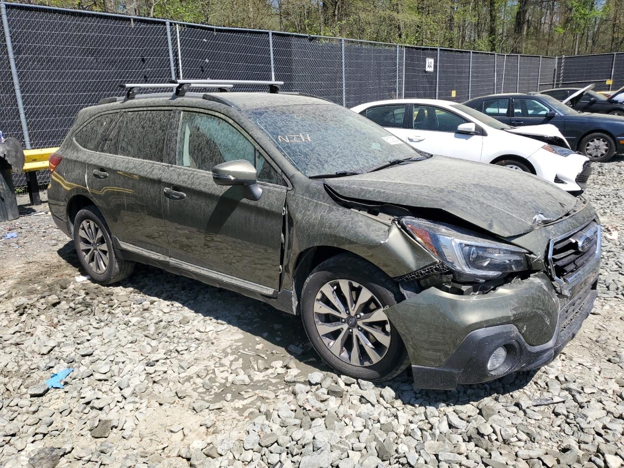 Photo 3 VIN: 4S4BSETC8J3358822 - SUBARU OUTBACK 