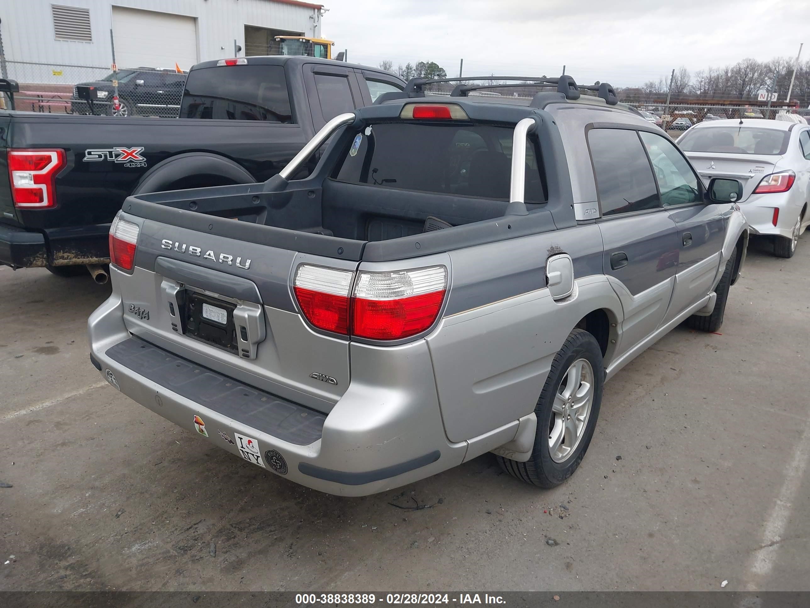 Photo 3 VIN: 4S4BT62C847100768 - SUBARU BAJA 