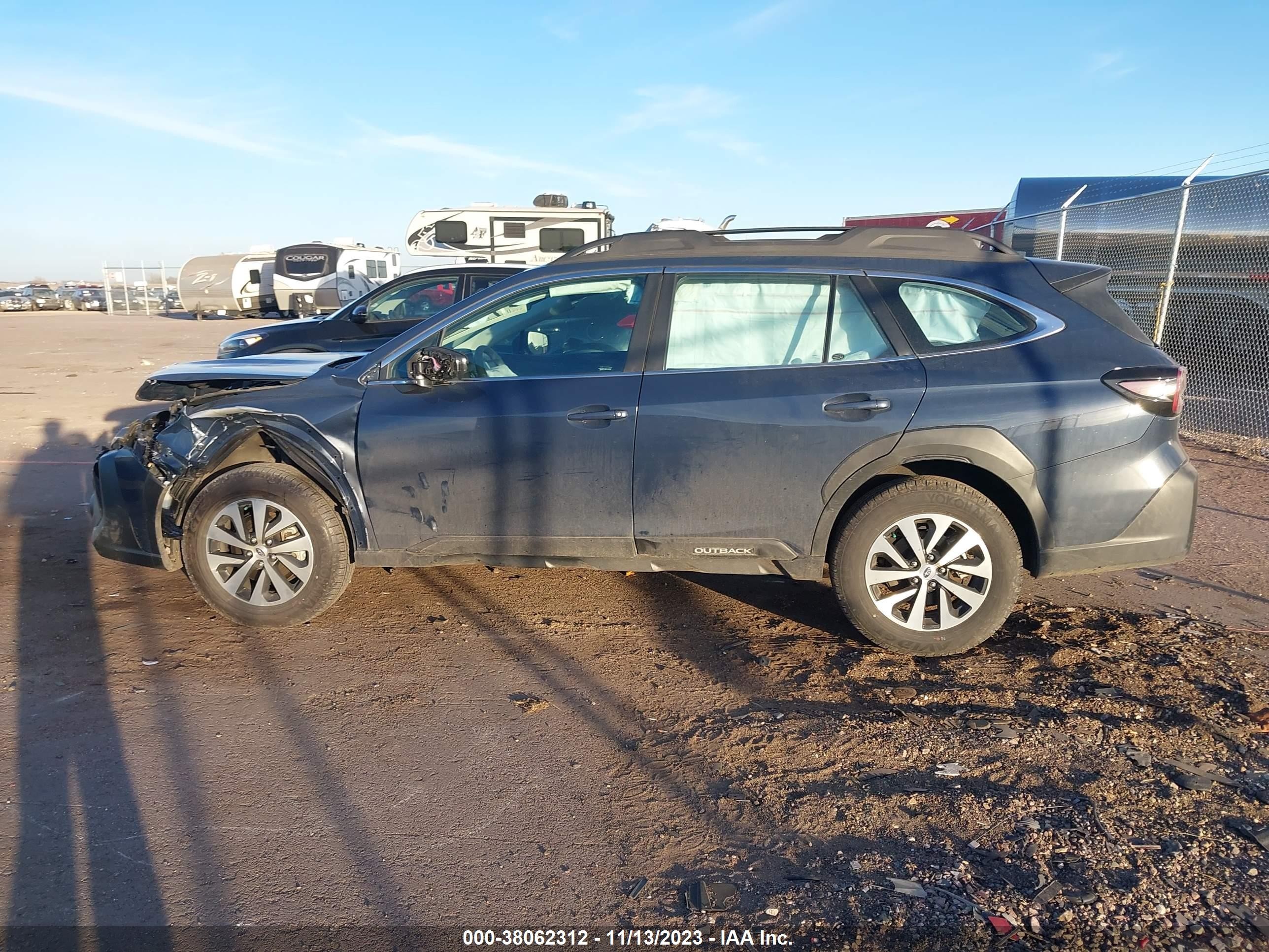 Photo 13 VIN: 4S4BTAAC3R3102219 - SUBARU OUTBACK 