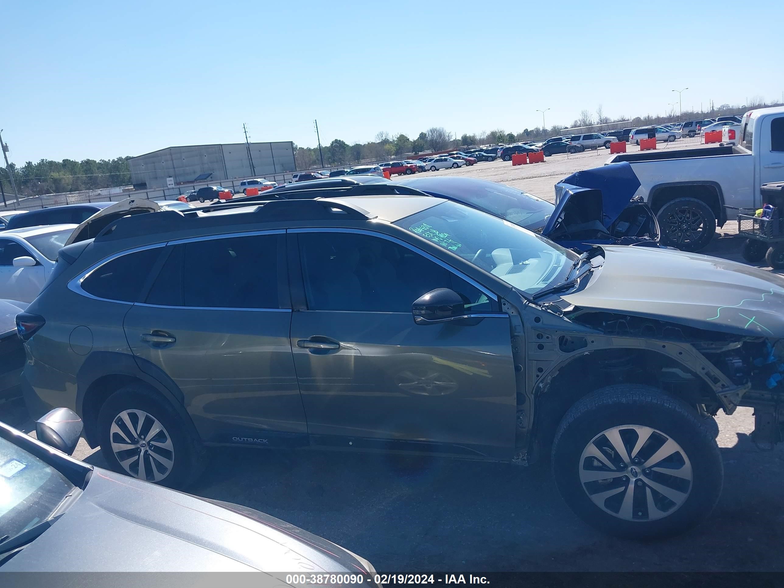 Photo 13 VIN: 4S4BTACC2R3152977 - SUBARU OUTBACK 