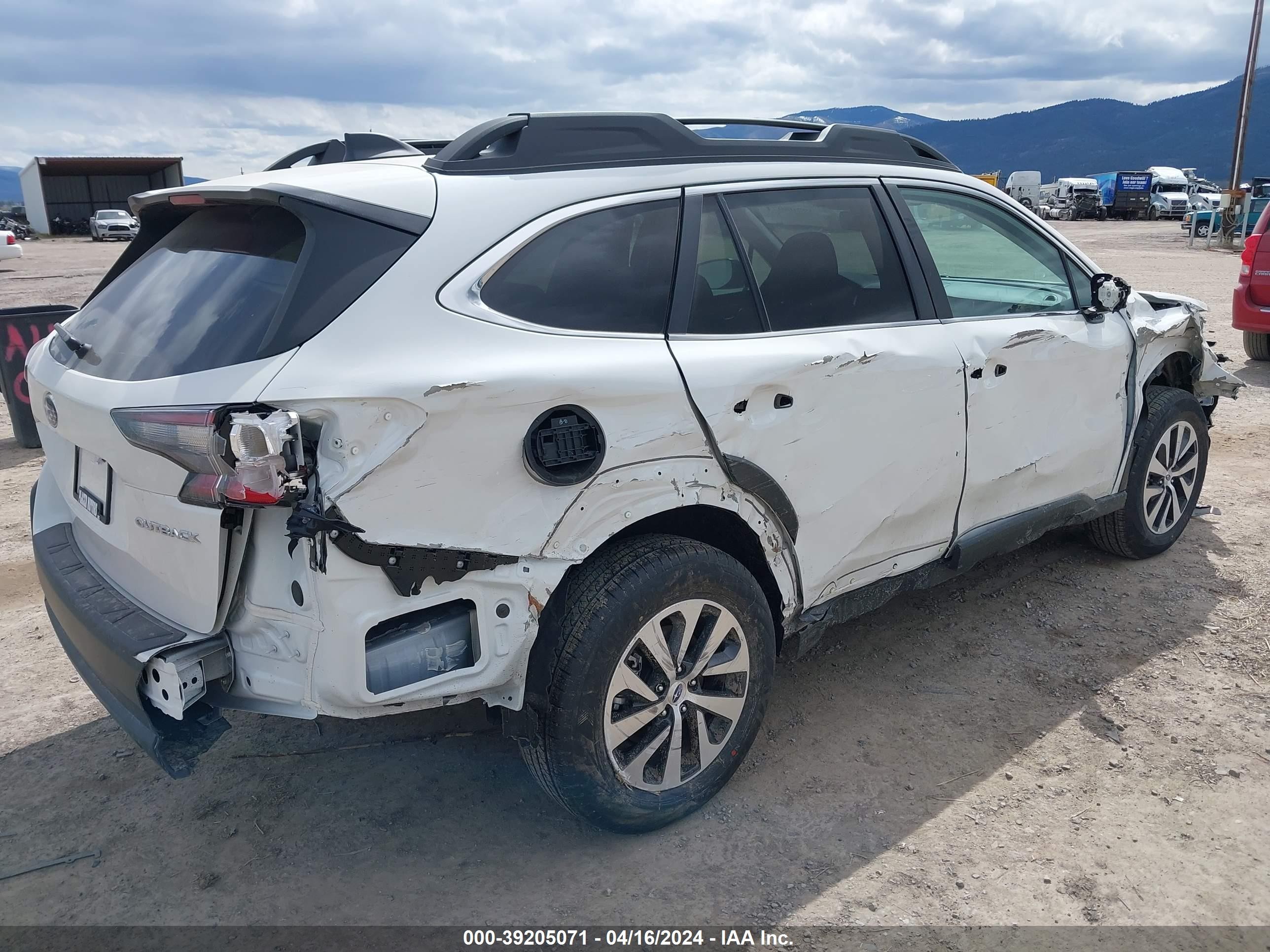 Photo 3 VIN: 4S4BTACC2R3211686 - SUBARU OUTBACK 