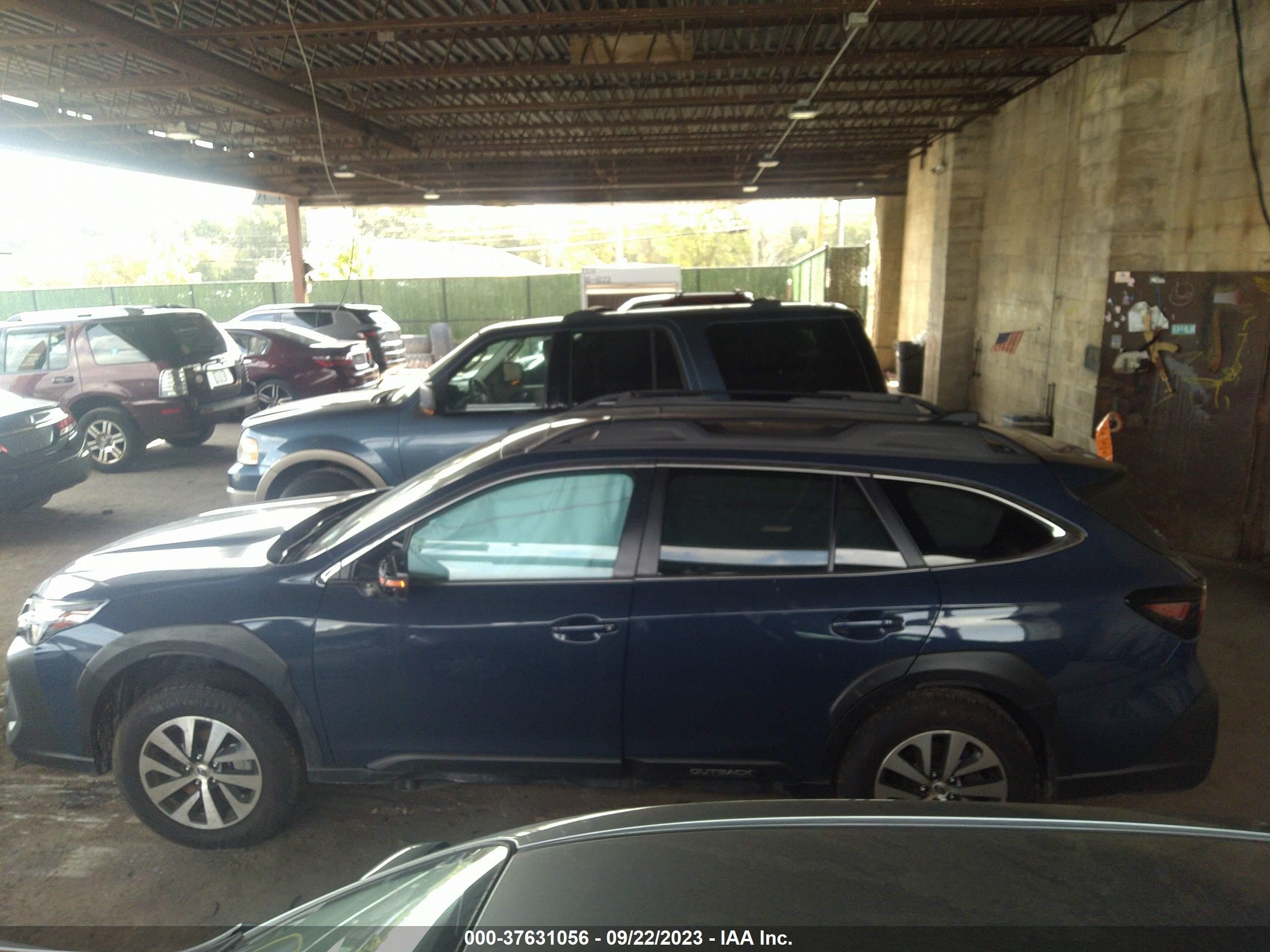 Photo 12 VIN: 4S4BTAFC6P3145720 - SUBARU OUTBACK 