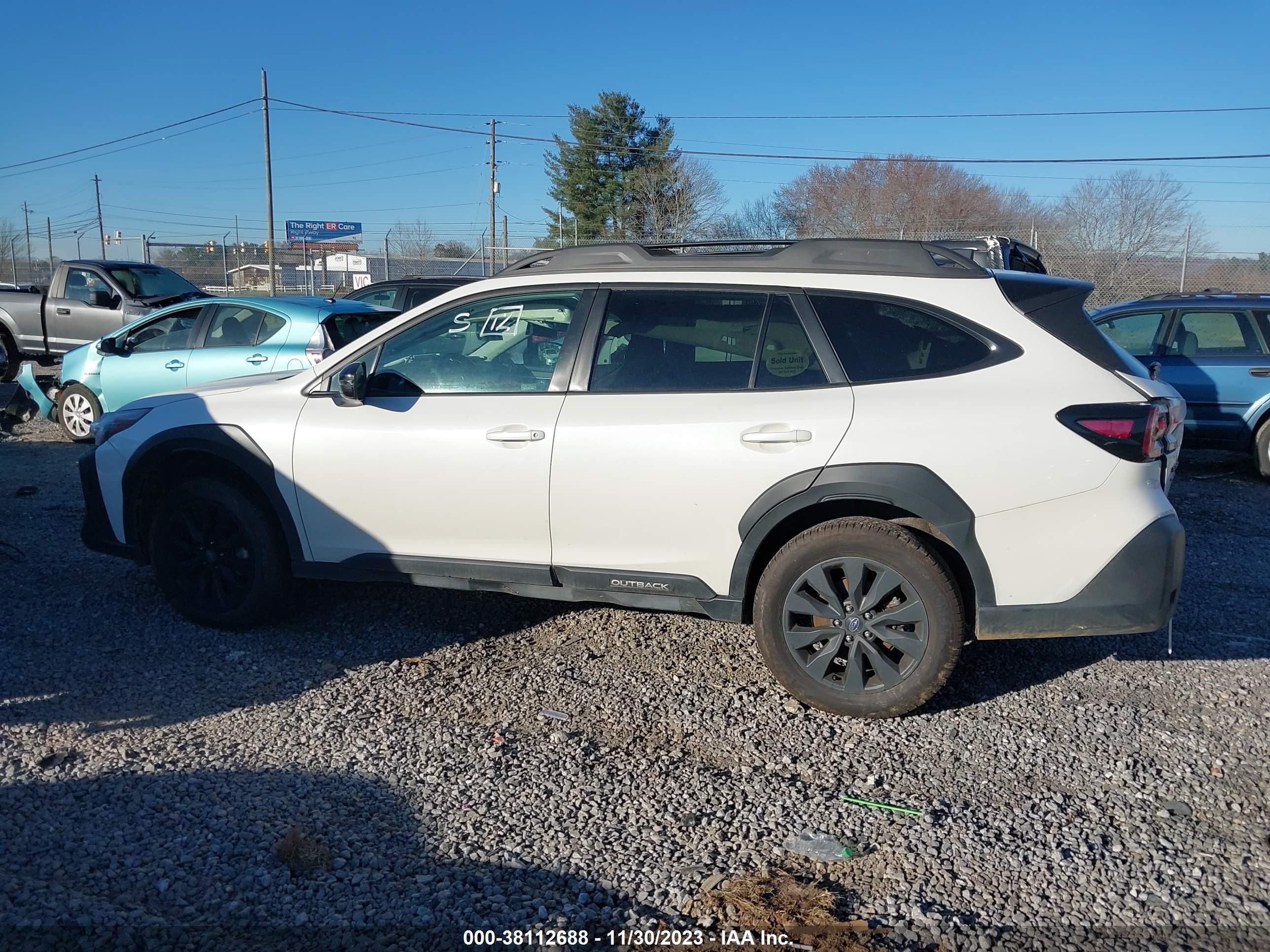 Photo 14 VIN: 4S4BTALC2P3131480 - SUBARU OUTBACK 