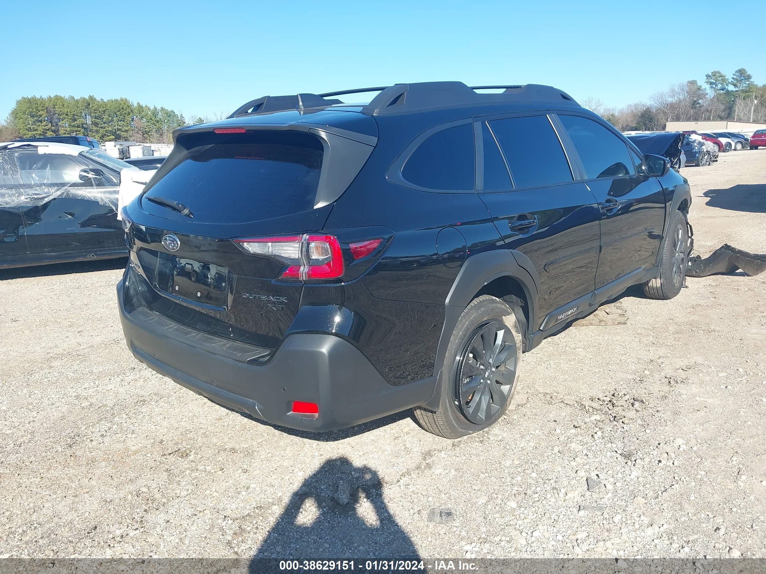 Photo 3 VIN: 4S4BTGLD3R3138503 - SUBARU OUTBACK 