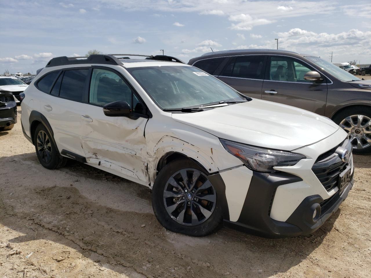 Photo 3 VIN: 4S4BTGLD8P3164642 - SUBARU OUTBACK 