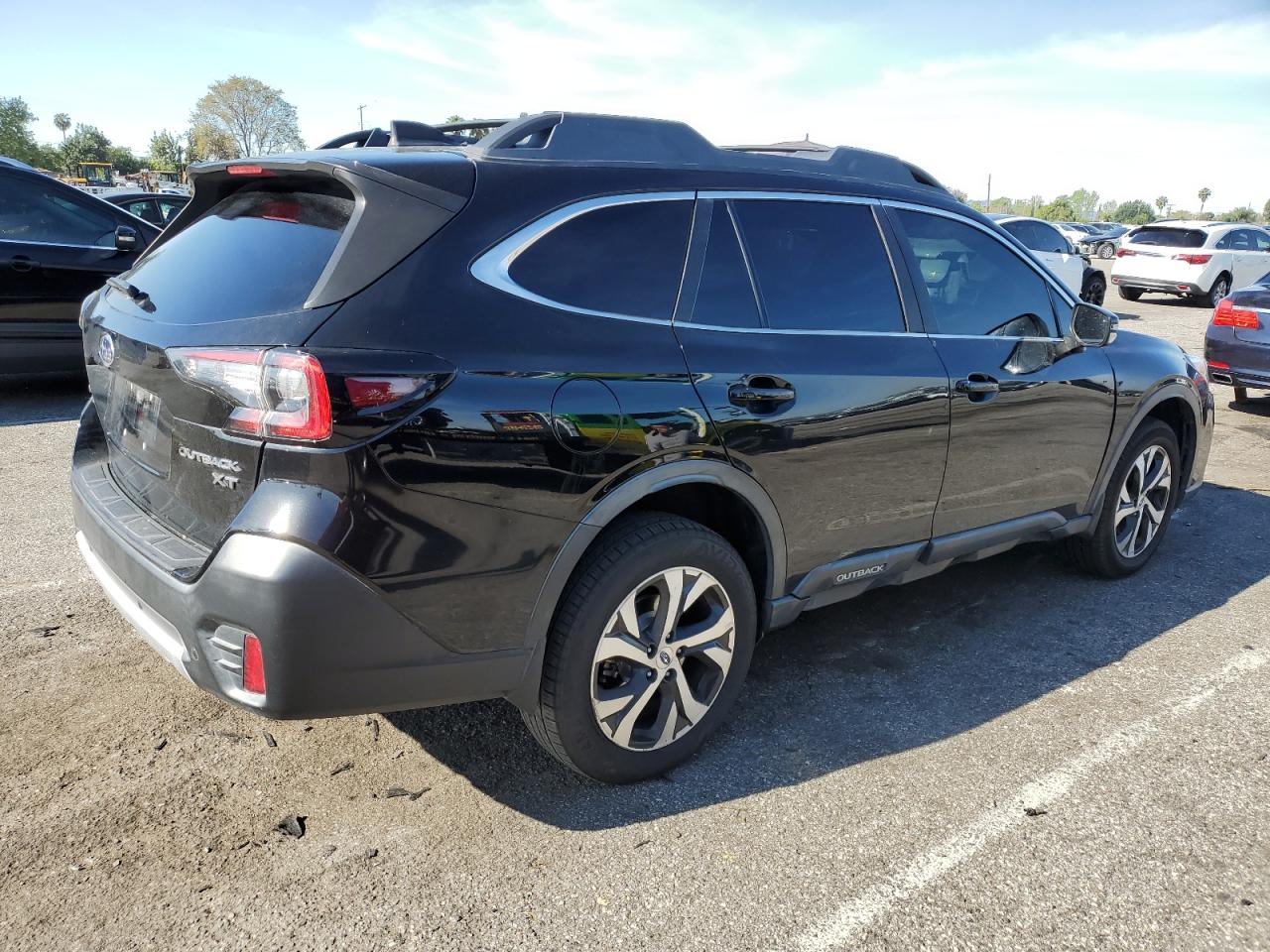 Photo 2 VIN: 4S4BTGND1L3131764 - SUBARU OUTBACK 